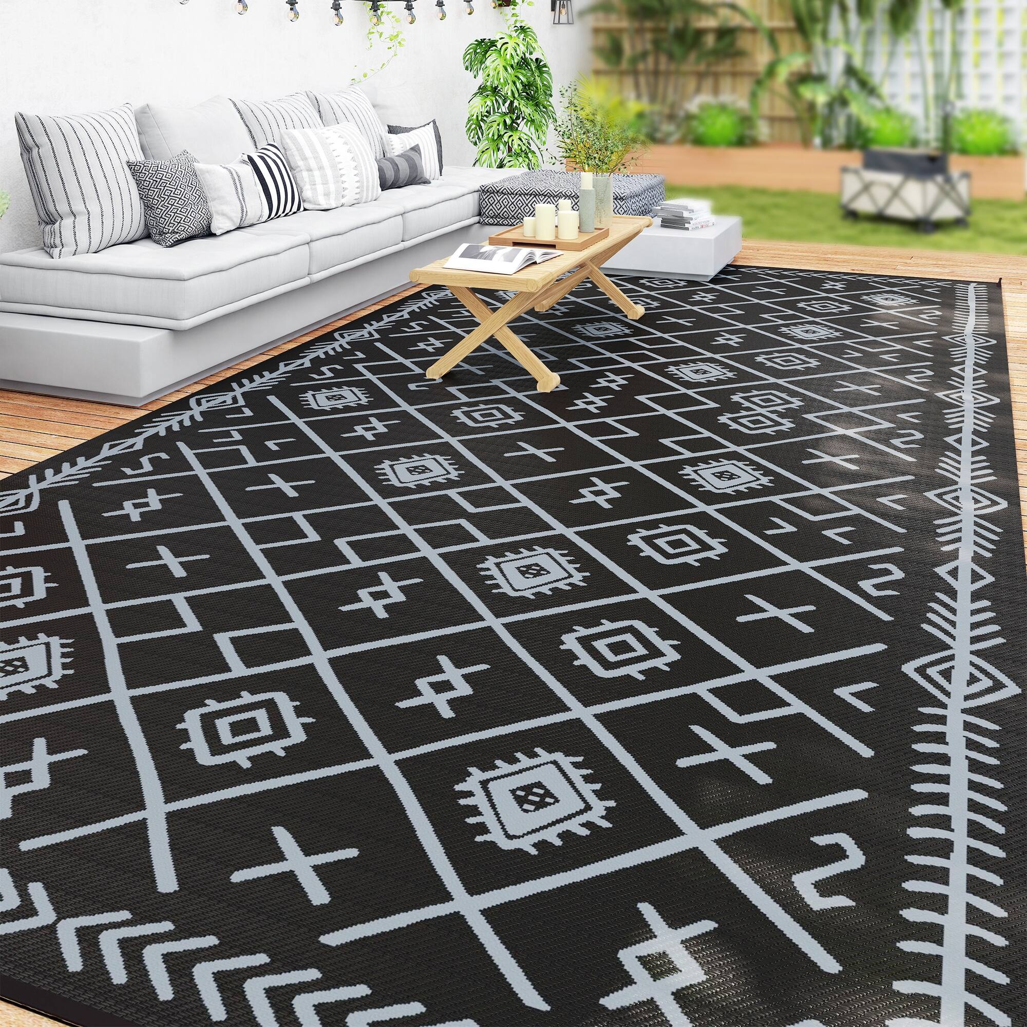 Outsunny - Reversible Outdoor Rug, 9' x 18' Waterproof Plastic Straw Floor Mat, Portable RV Camping Carpet, Large Floor Mat - Black and Gray Rhombus