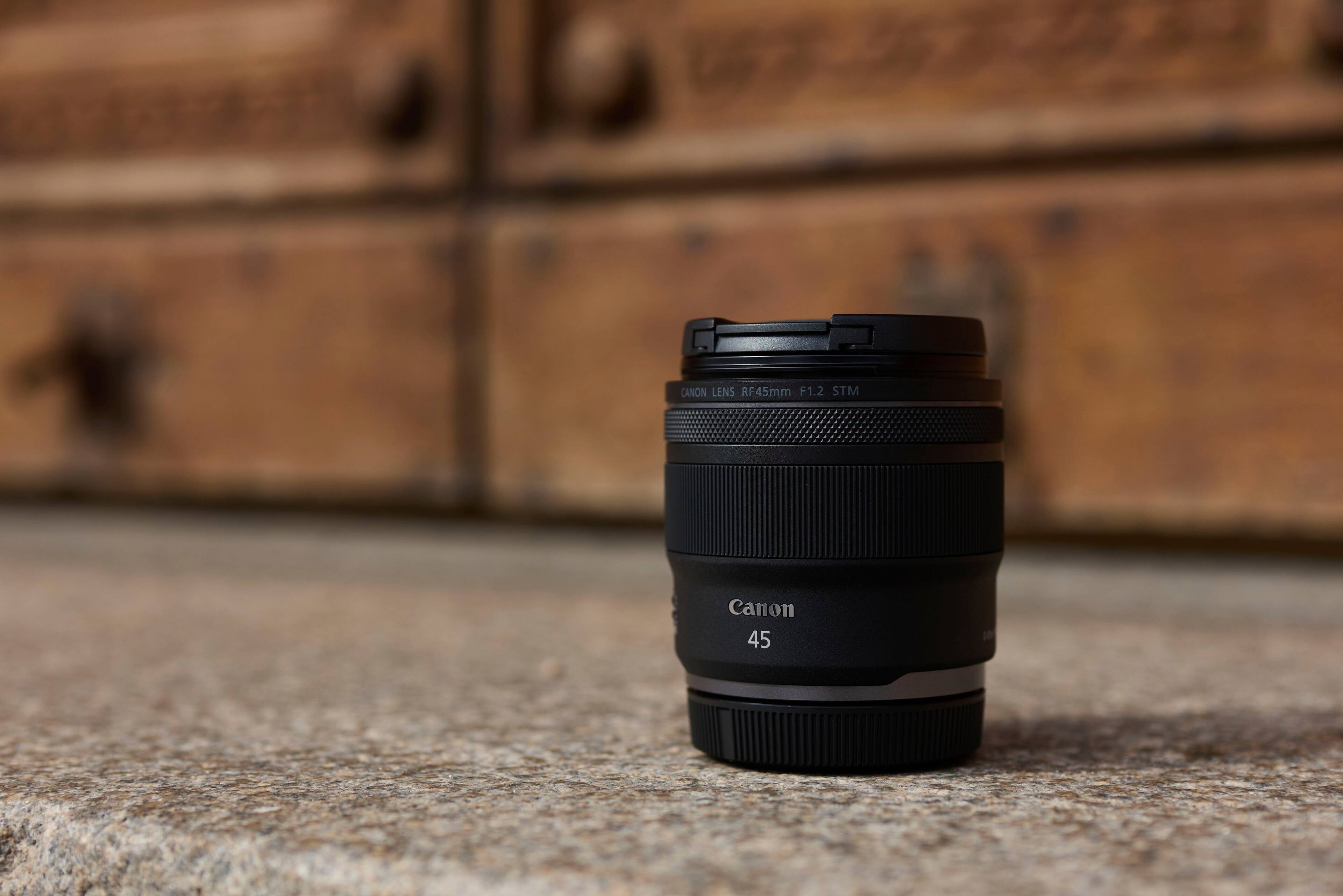 CANON LENS RF45mm F1.2 STM
Canon 45
