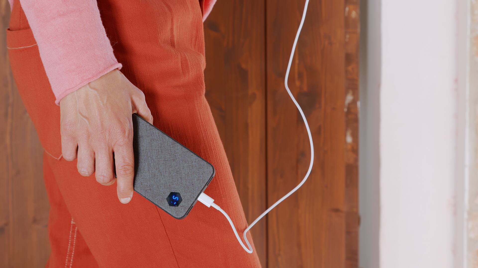 Alt View 19. Einova - Eggtronic Universal Ultra Fast Power Bank 63W - Canvas.