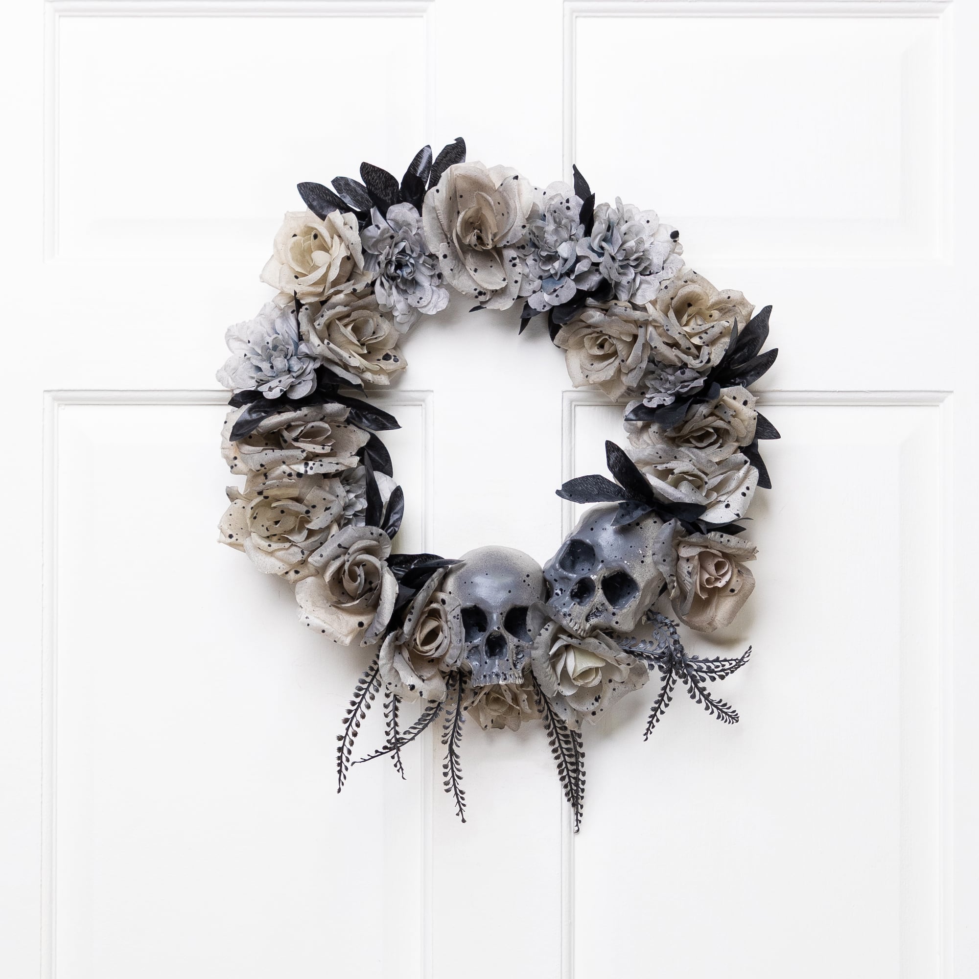 Northlight - Double Skull and Roses Artificial Halloween Wreath- 16" - Unlit - Gray