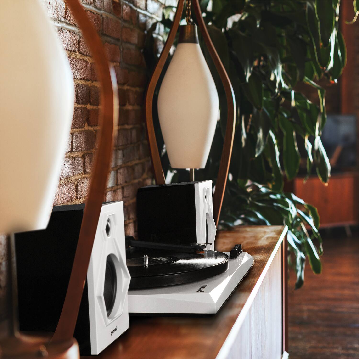 Front. Gemini - Gemini Tt-900bw Tt-900b Belt-drive 3-speed Turntable System With Bluetooth And Stereo Speakers (white) - White.