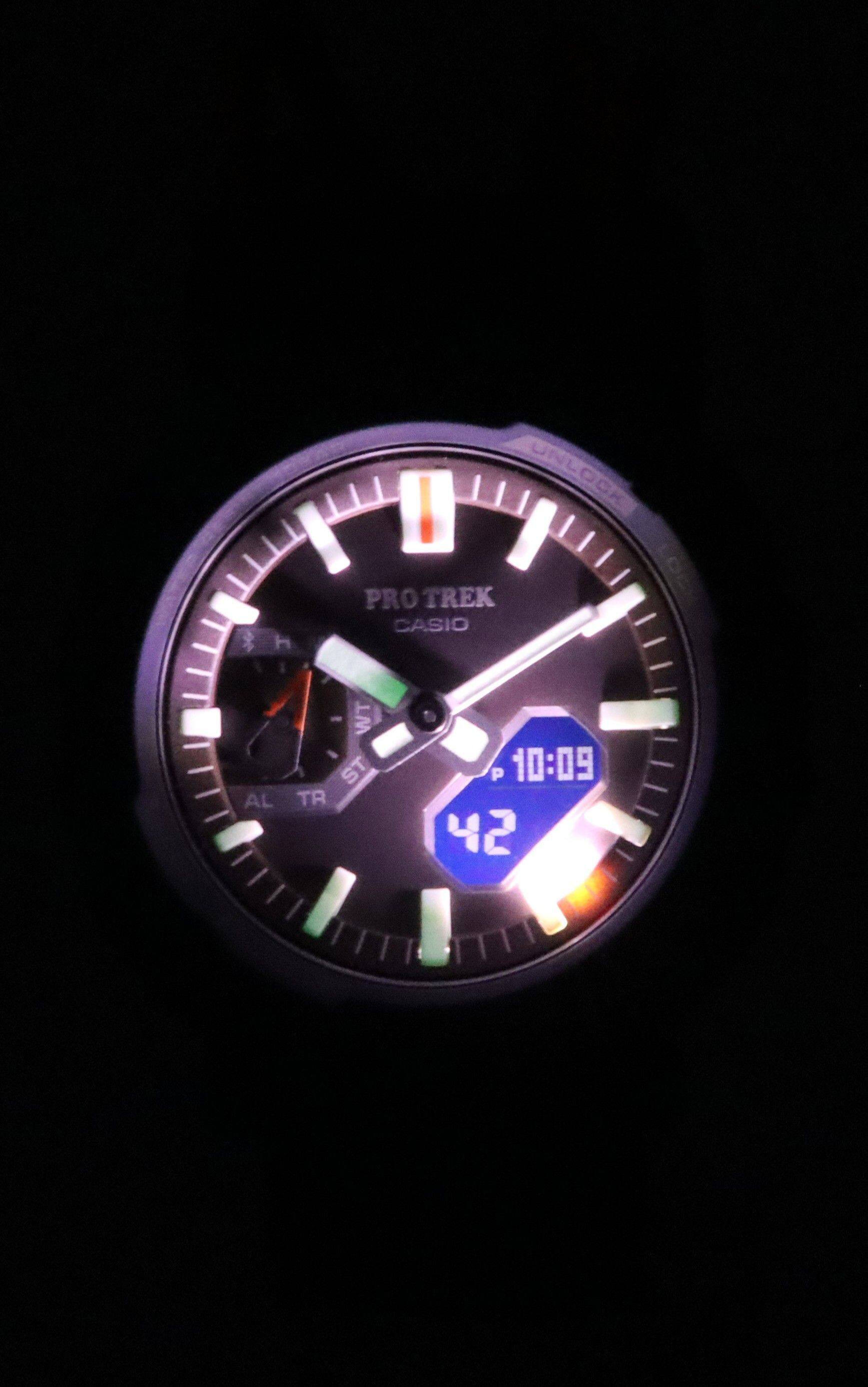 UNLOCK  
PRO TREK  
CASIO  
10:09  
42