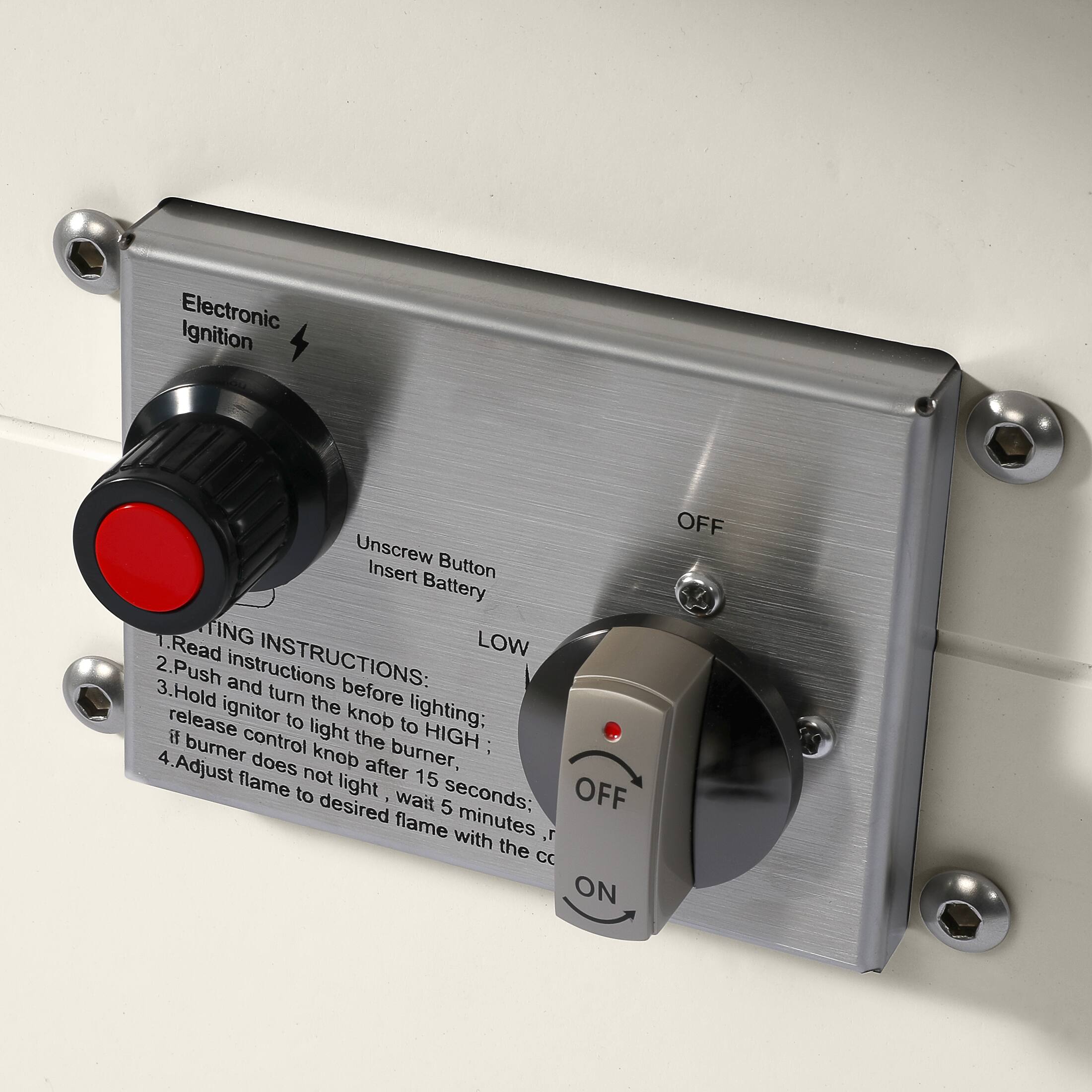 Electronic Ignition  
Unscrew Button Insert Battery  

LIGHTING INSTRUCTIONS:  
1. Read instructions before lighting.  
2. Push and turn the knob to HIGH.  
3. Hold ignitor to light the burner.  
4. If burner does not light, wait 5 minutes.  
5. Adjust flame to desired flame with the cc.