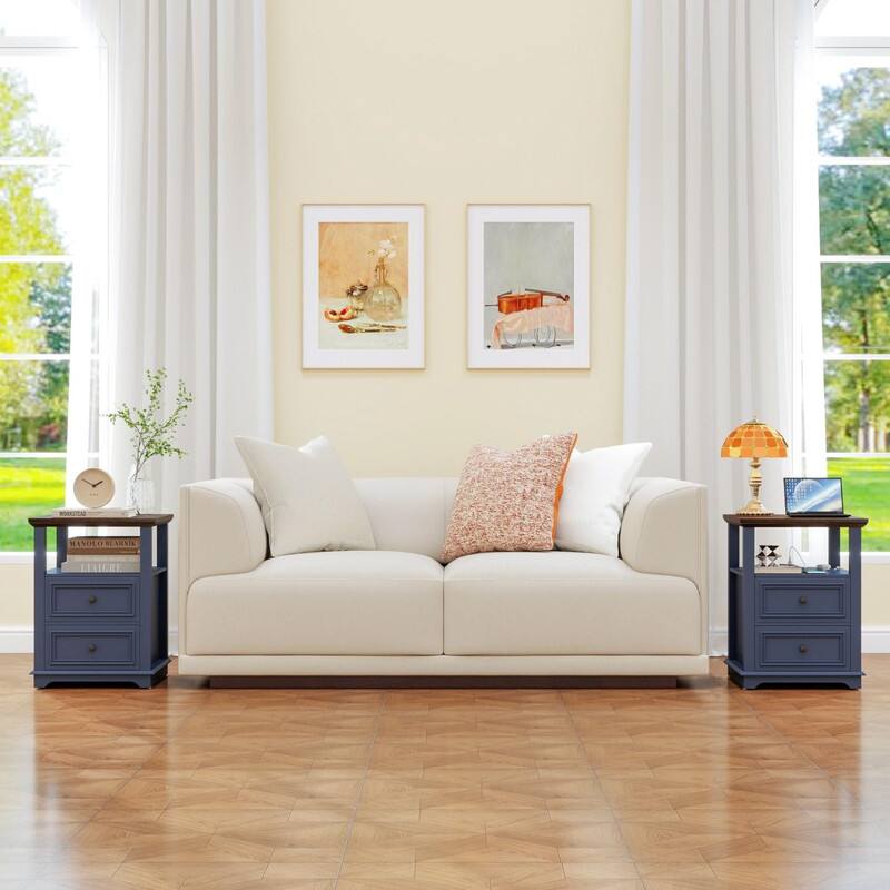 The text on the image reads:

- "MESTE CUS LISIGHL"
- "MANOLO BLAHNIK"
- "ITALIA"
- "ITALIA"