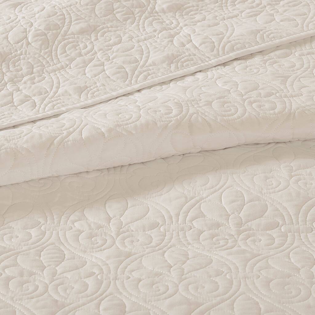 Alt View 5. Gracie Mills - Gracie Mills Sandy Reversible Cottage-Inspired Quilt Set - Cream.