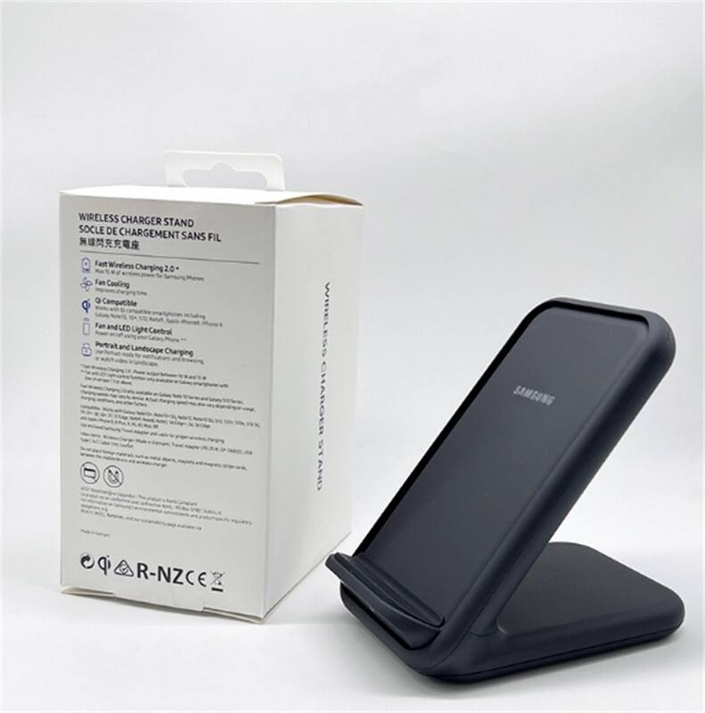 WIRELESS CHARGER STAND  
SOCLE DE CHARGEMENT SANS FIL  

Fast Wireless Charging 2.0  
Fan Cooling  
Compatible Fan and LED Light Control  
Portrait and Landscape Charging  

WIRELESS CHARGER STAND  
SAMSUNG R-NZCE