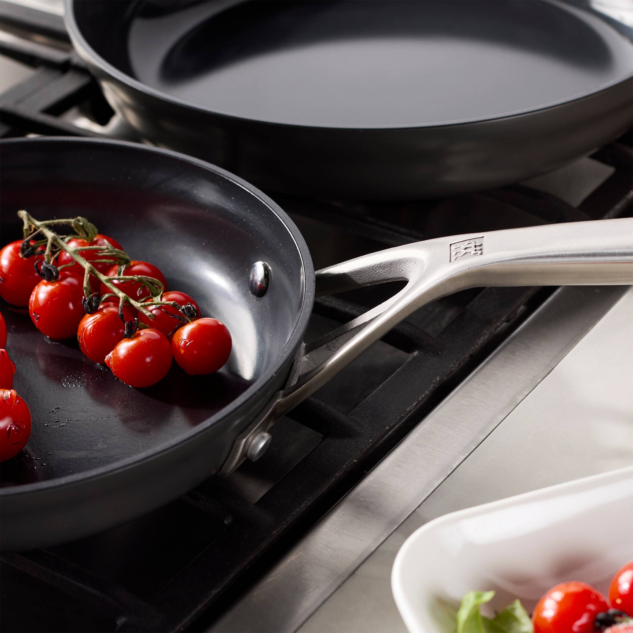 Alt View 3. ZWILLING - ZWILLING Motion Ceramic Hard Anodized 3-pc Aluminum Nonstick Fry Pan Set - Black.