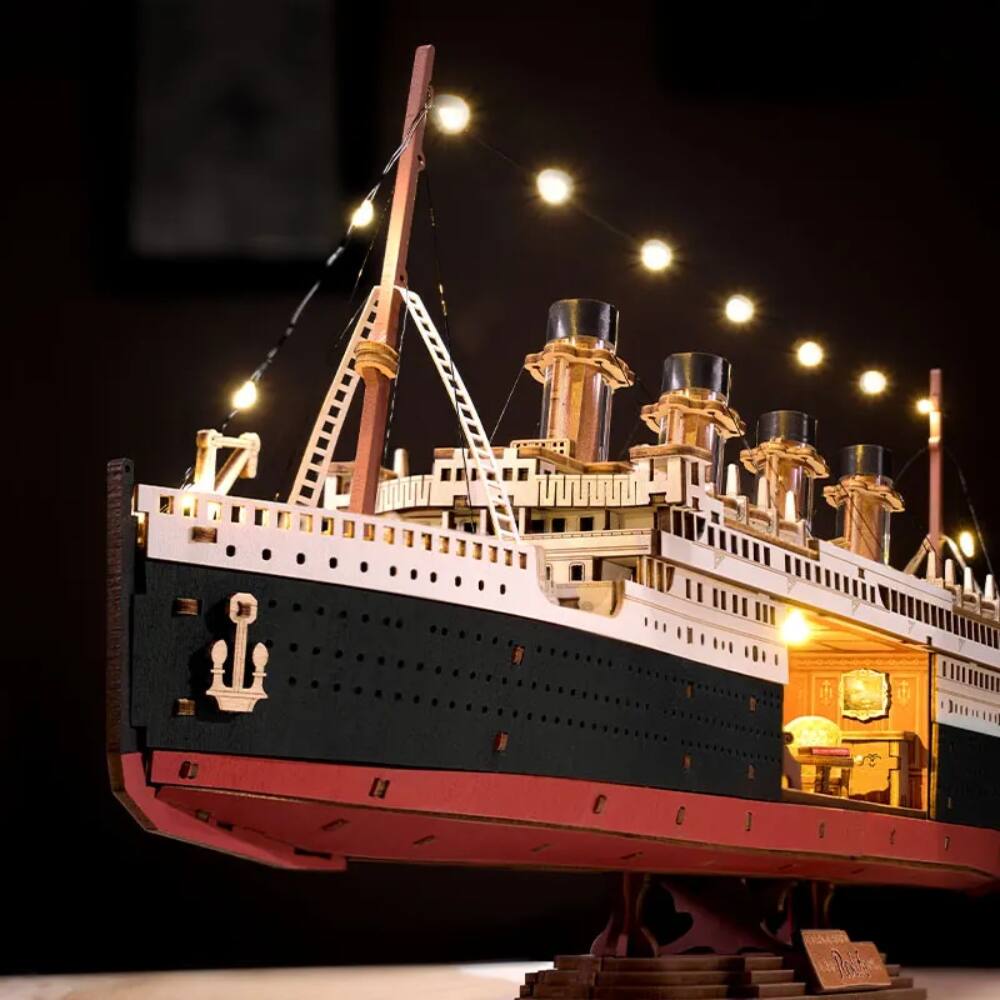 Angle. 3D Puzzle - 3D Puzzle 1912 Ocean Liner 433pcs DIY Lights Up.