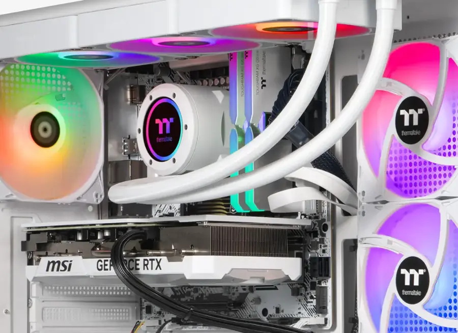 The text on the image reads: "thermaltake s2 8x 120mm D1 msi GE CE RTX thermaltake". This text is describing a computer system with a thermaltake s2 case, an 8x 120mm fan, and an msi GE CE RTX graphics card.