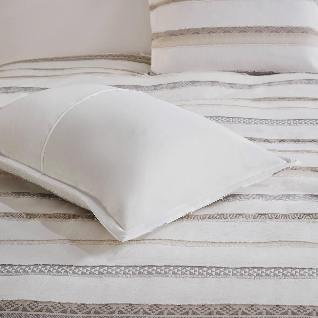 Alt View 3. Gracie Mills - Gracie Mills Ismael Clipped Jacquard Stripe 3-Piece Duvet Cover Set - Neutral.