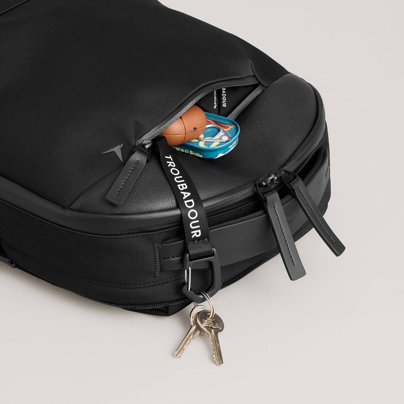 美品　TROUBADOUR Apex Compact 3.0 ブラック Compact Apex Backpack | Lightweight Waterproof Fabric