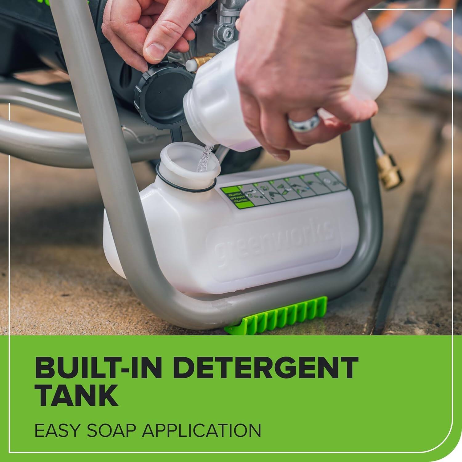 BUILT-IN DETERGENT TANK  
EASY SOAP APPLICATION
