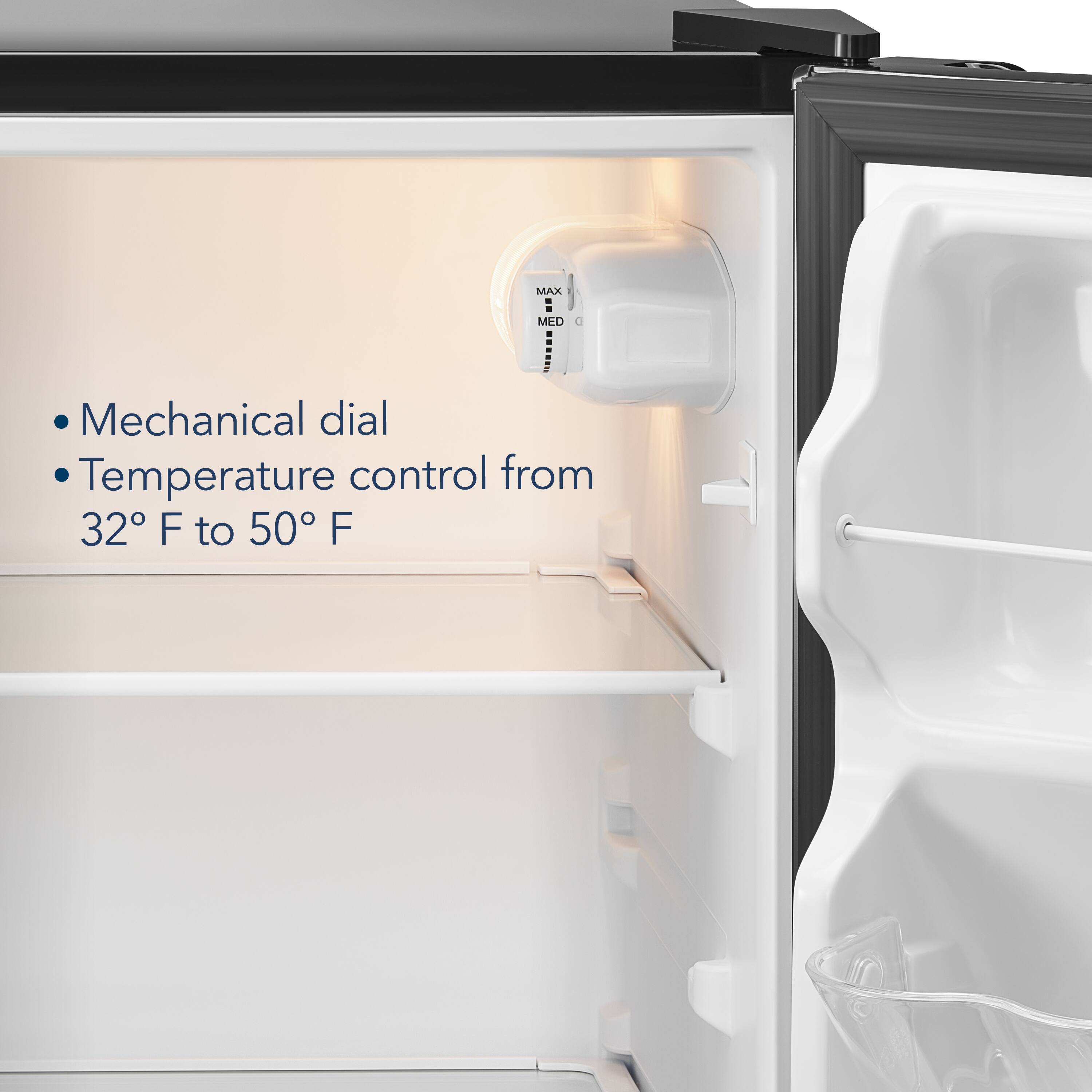 - Mechanical dial
- Temperature control from 32°F to 50°F