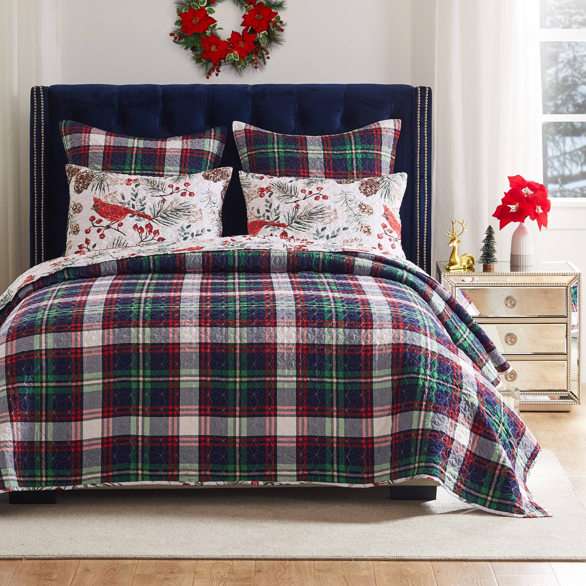 Angle. BreeBe - Cardinal Plaid Quilt Set 3-Piece Full/Queen - Red.
