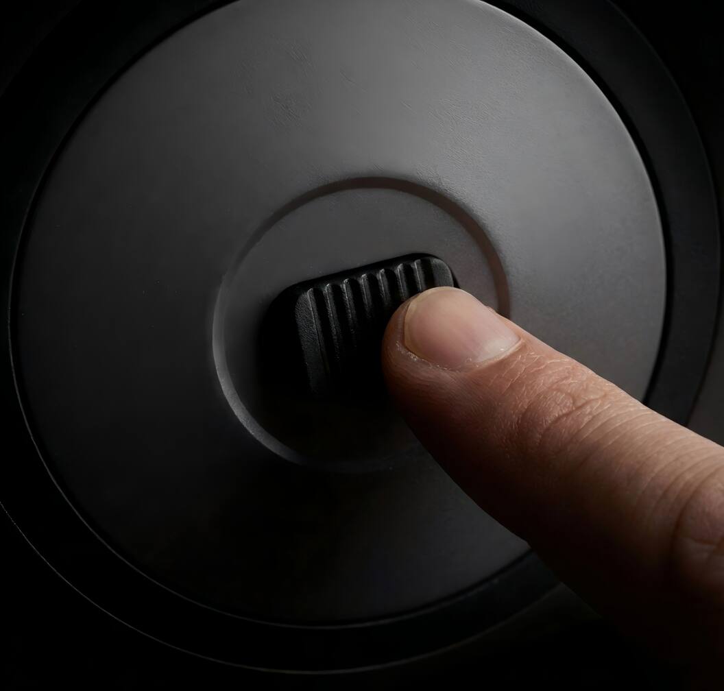 Alt View 2. INVZI - INVZI MagHub Dual 16” Portable Screen Extender.