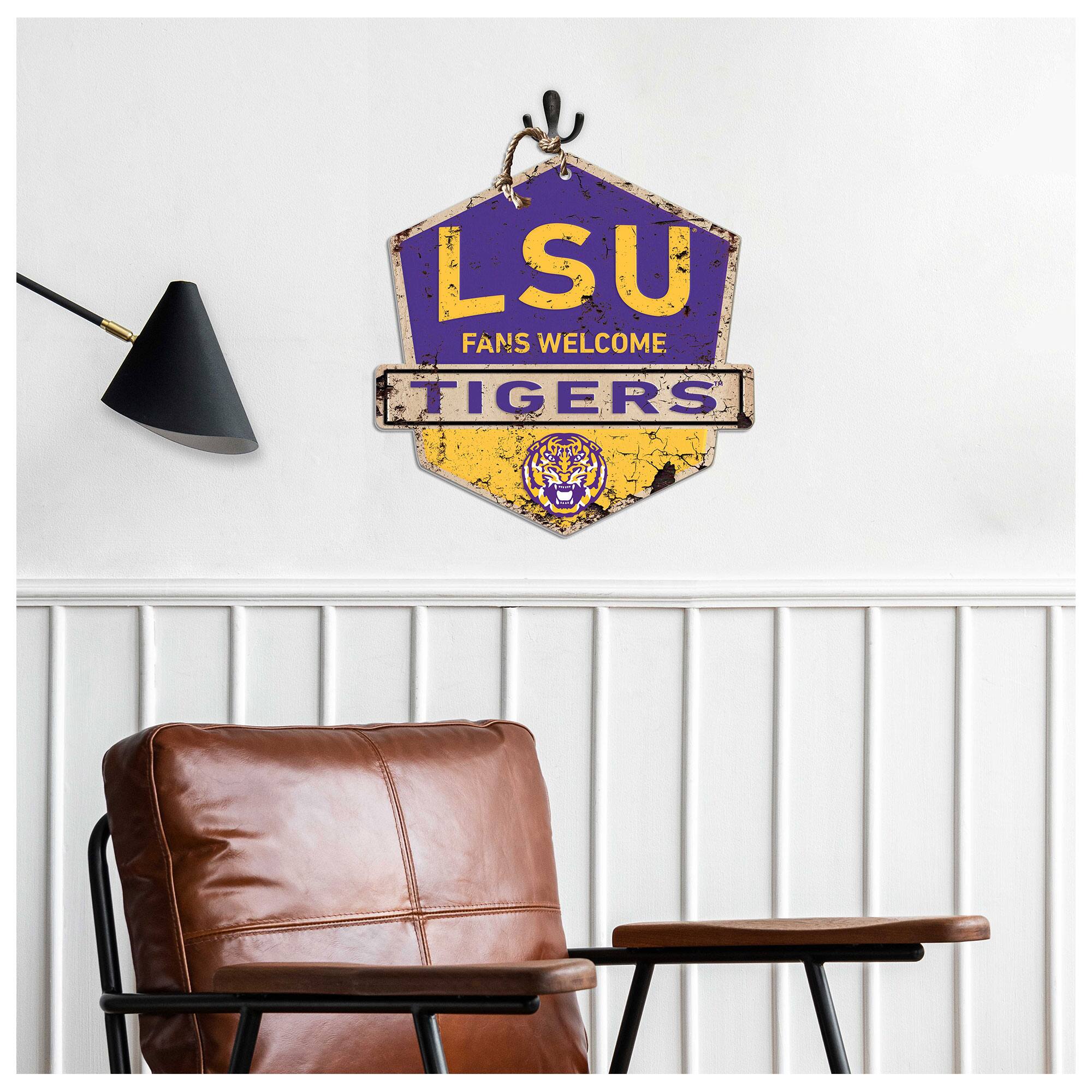 LSU FANS WELCOME TIGERS