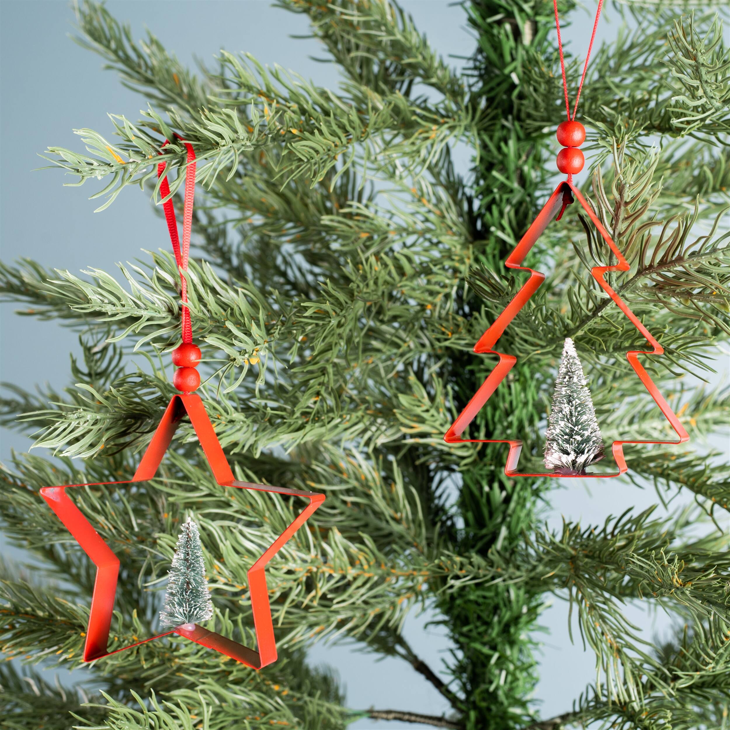 Angle. BreeBe - Star and Pine Tree Cookie Cutter Ornament (Set of 6) - Red, Green.