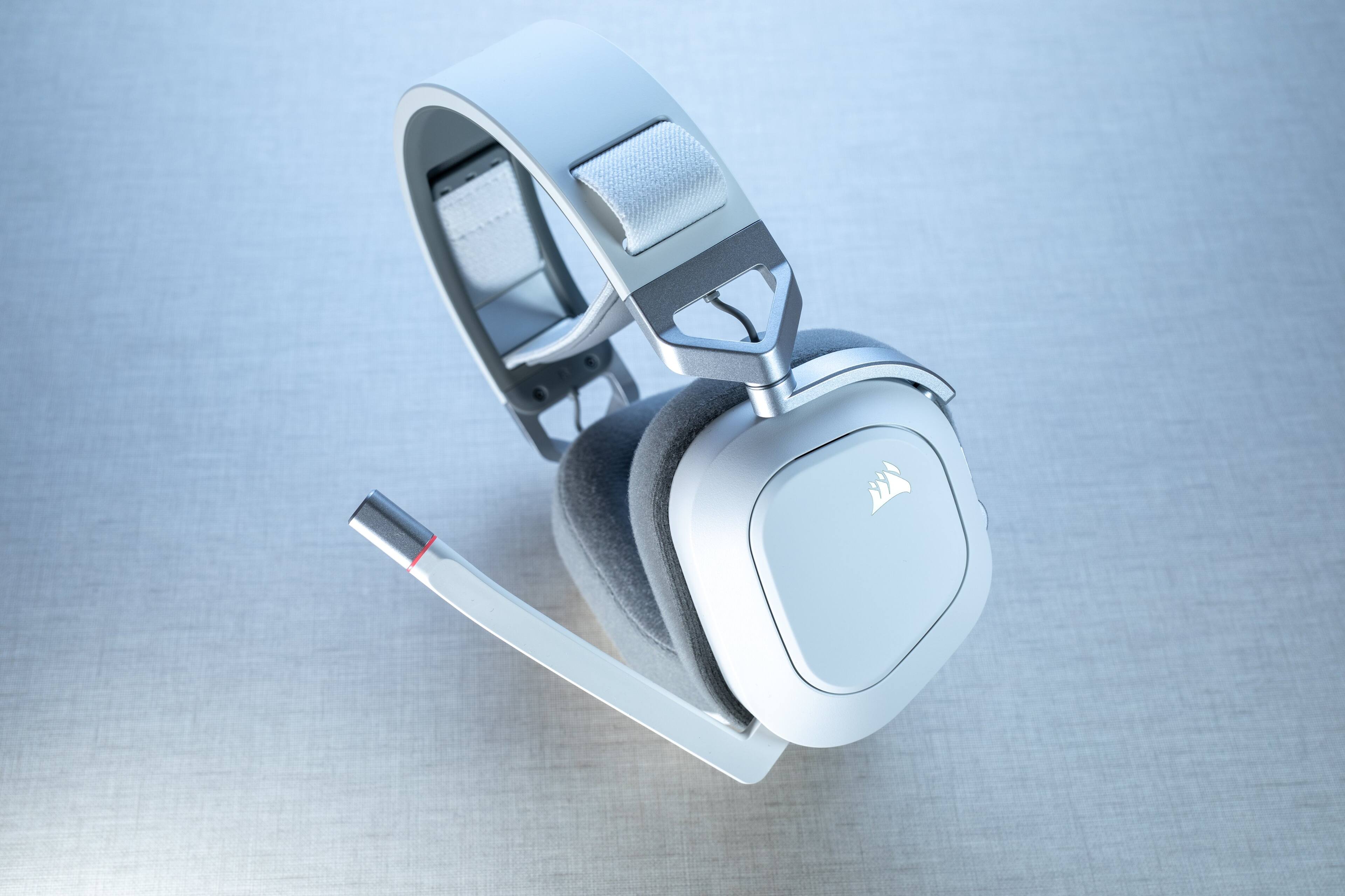 Alt View 16. CORSAIR - HS80 RGB Wireless Gaming Headset for PC, Mac, PS5, PS4 - White.