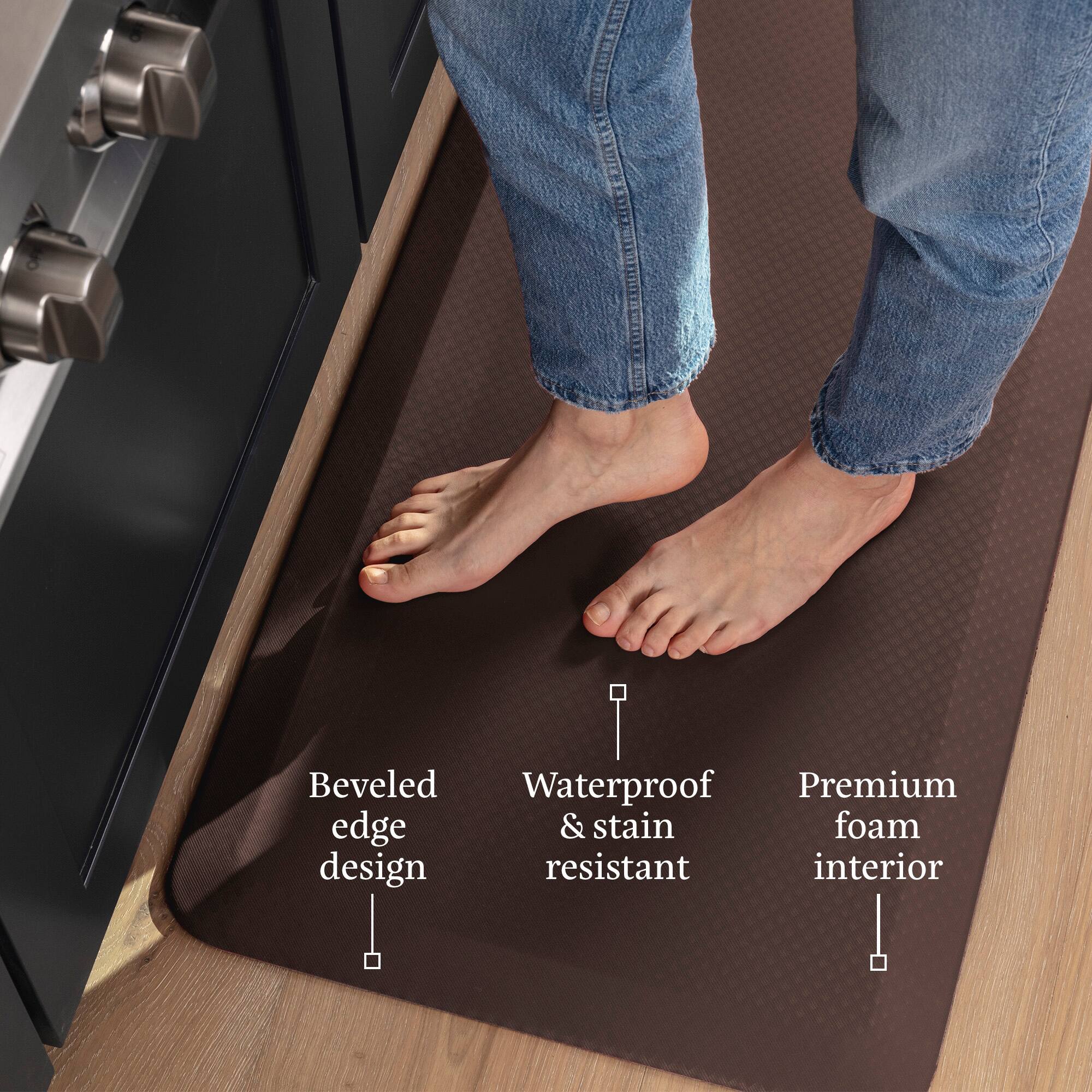 Beveled edge design  
Waterproof & stain resistant  
Premium foam interior