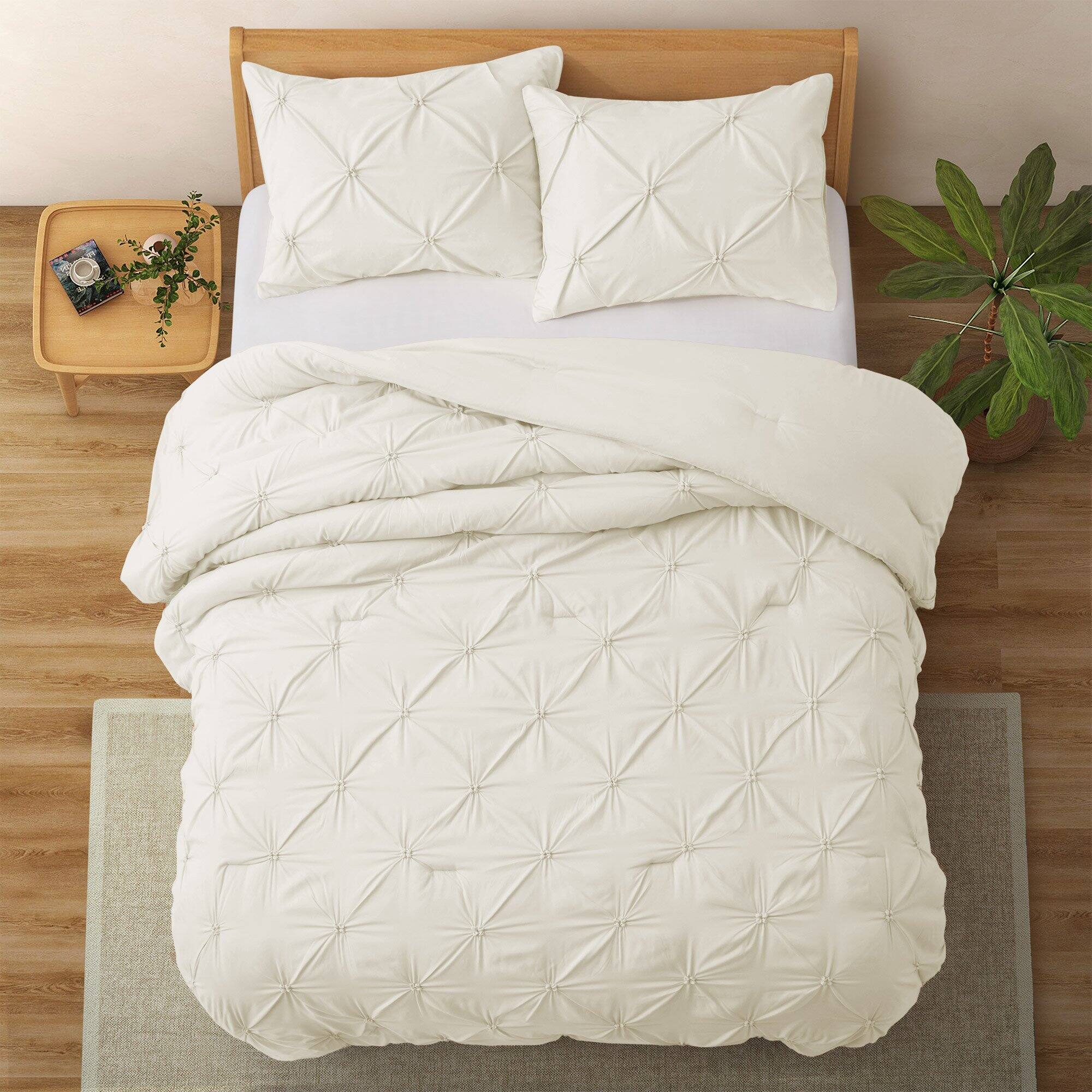 Angle. Nest - Peace Nest 3 Pieces Pinch Pintuck Comforter Set Bedding Set for All Season - Cream.