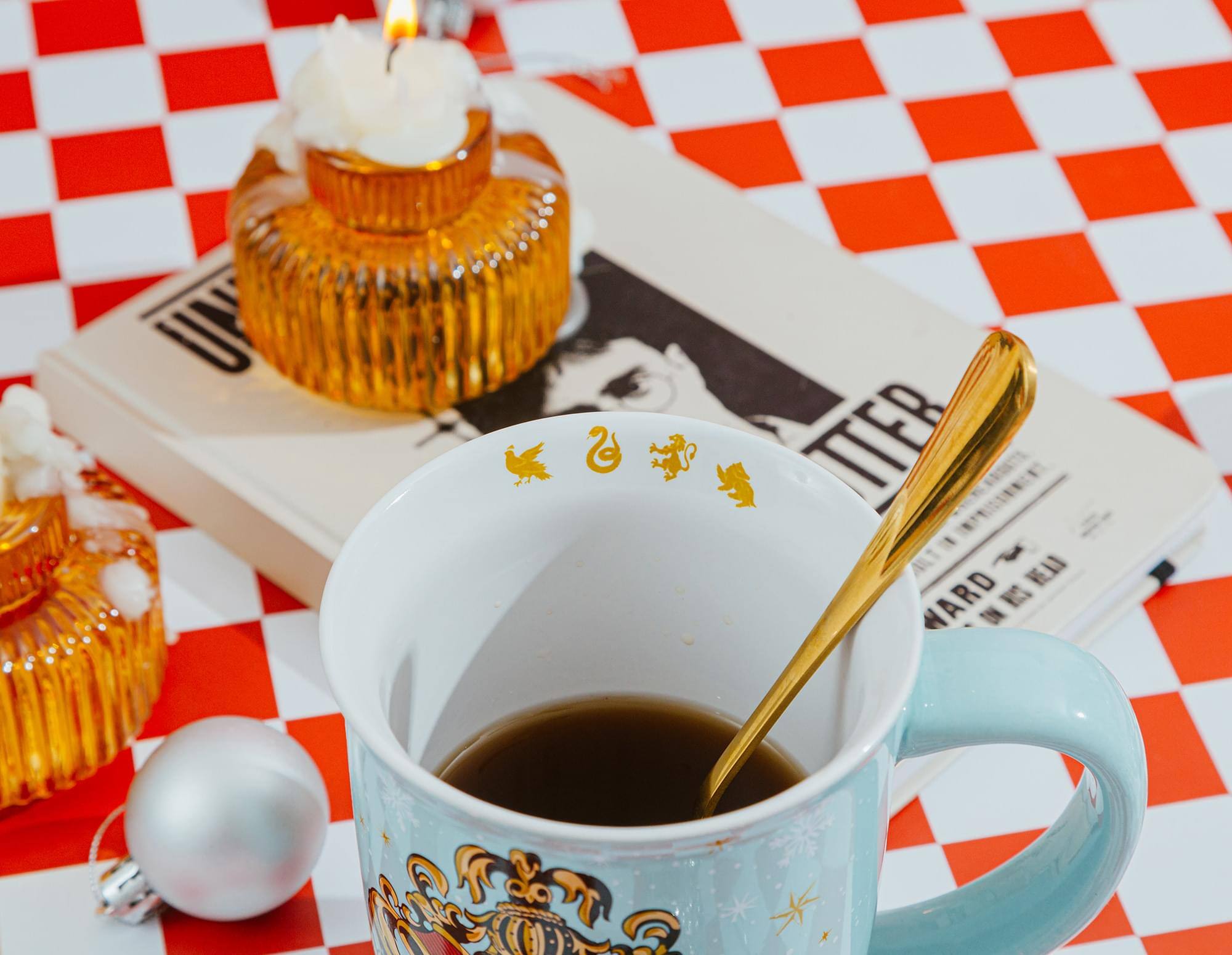 The text on the image reads:

"UNTER
HARD"