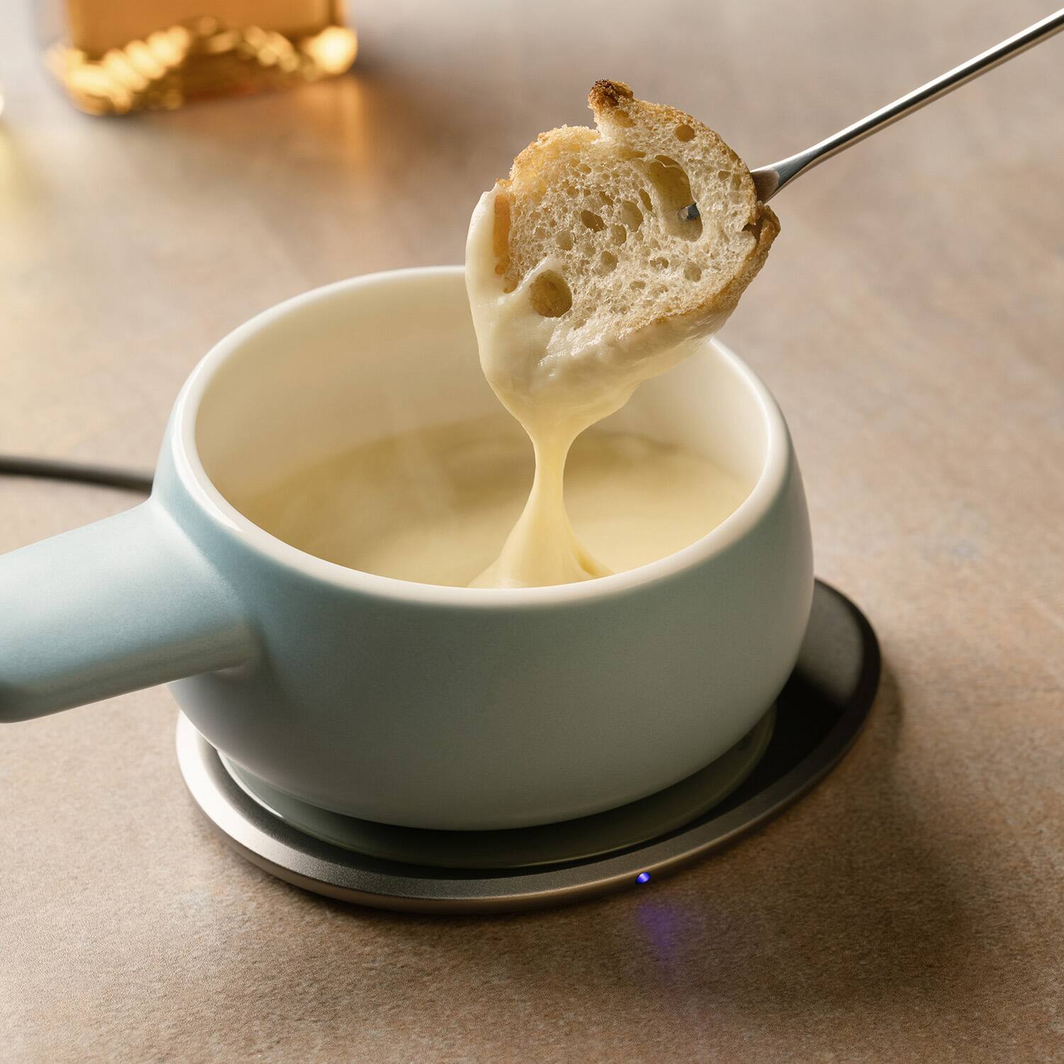 Left. OHOM - Fondi Self-heating Fondue Set - Moonmist Blue - Soft Blue.