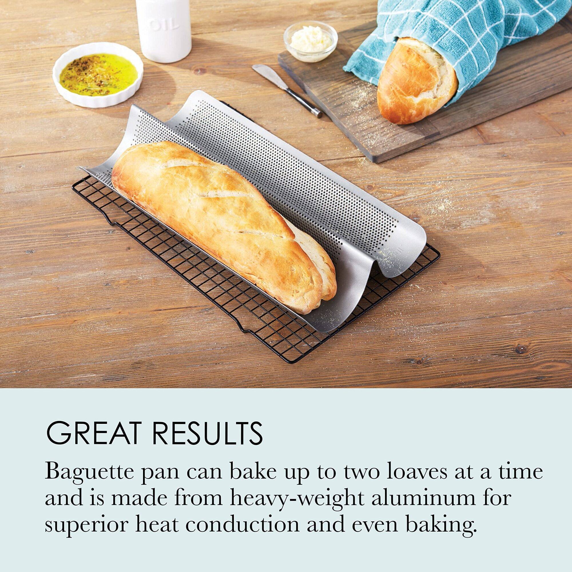 GREAT RESULTS  
Baguette pan can bake up to two loaves at a time and is made from heavy-weight aluminum for superior heat conduction and even baking.