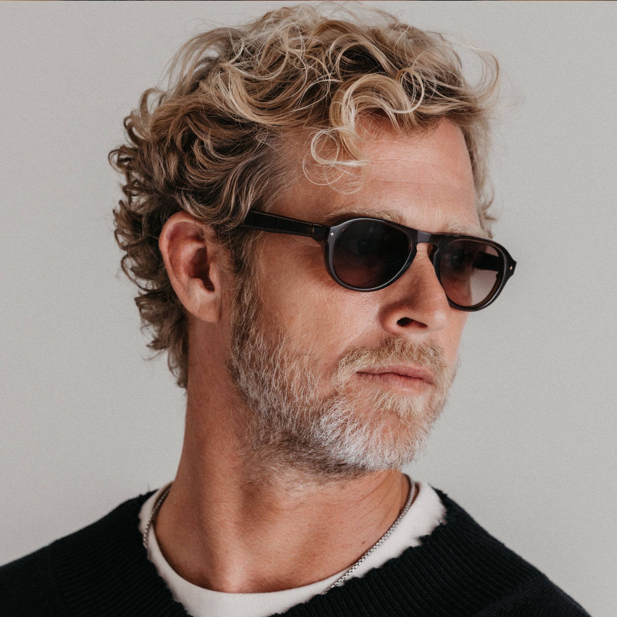 Back. VONDER - PALERMO AI Glasses Translate, Call & Remember, 16h+, Premium Audio, Privacy-First, Clear to Brown Transitions® Lenses - Whiskey.
