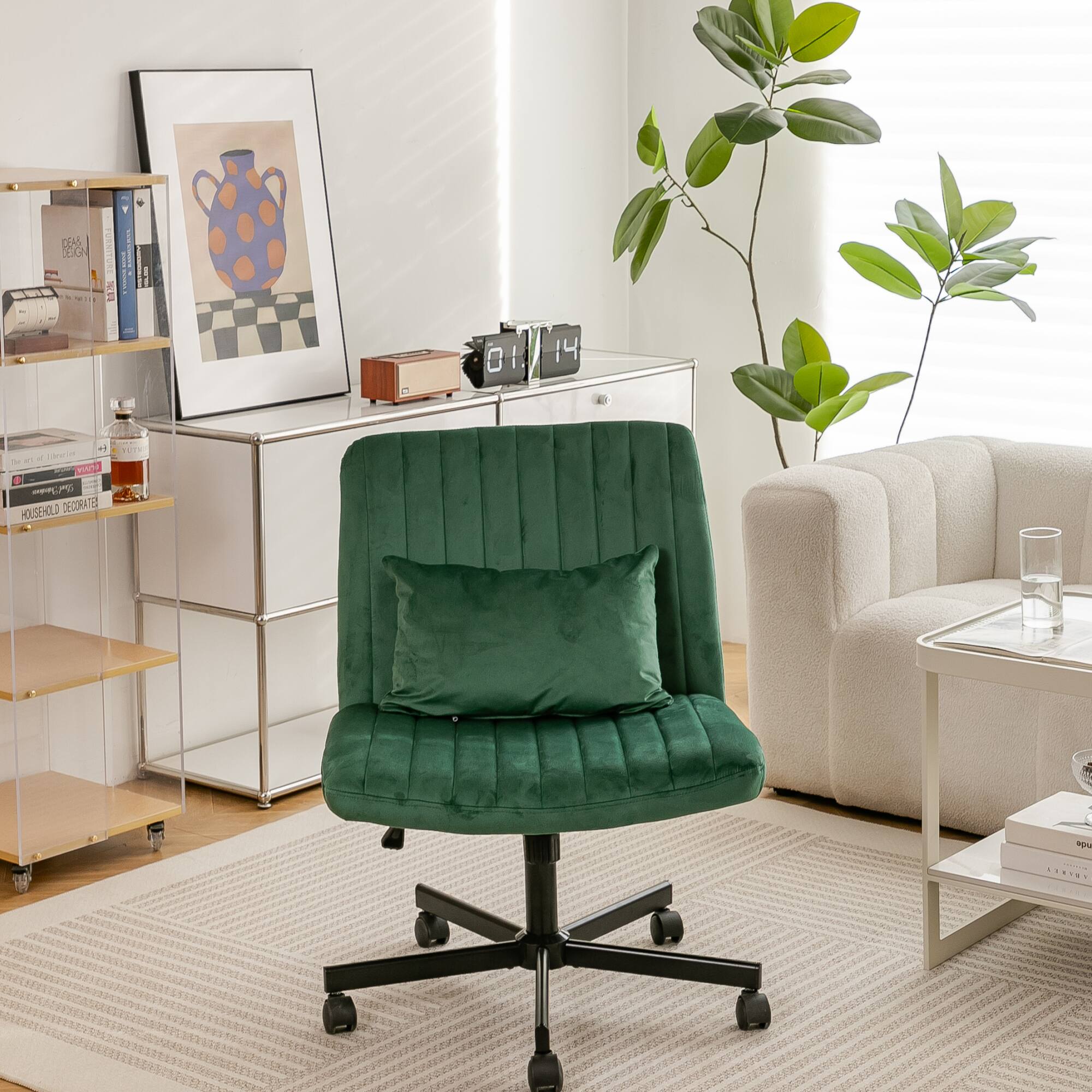 Sure, here is the corrected and grouped text from the image:

- ENS EIGN a 0 : 14 +1 Lae viAnd - POUGEHOLD DECORTES RE 1 | 1.S1N5
- HOUSEHOLD DECORATOR
- 14
- epu