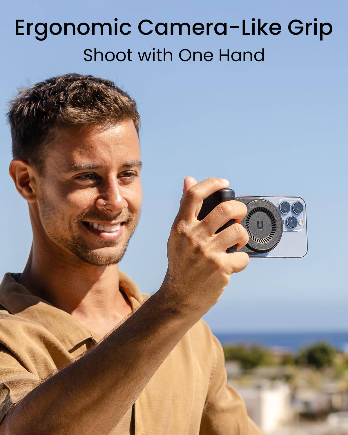 Ergonomic Camera-Like Grip  
Shoot with One Hand