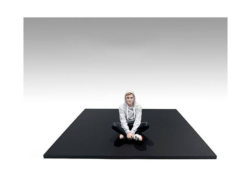 Left. American Diorama - "Figure18 Series 1" Figure 704 for 1/18 Scale Models by American Diorama - Multi.