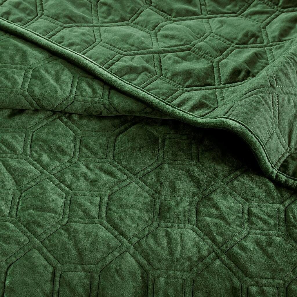 Alt View 5. Gracie Mills - Gracie Mills Gayle 3-Piece Casual Geometric Velvet Quilt Set - Green.