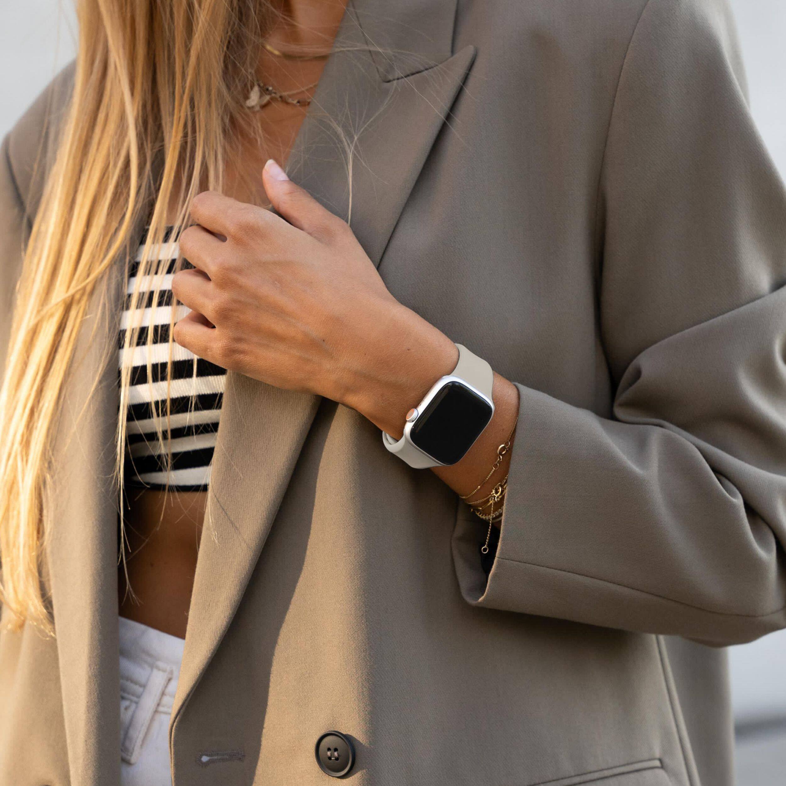 Left. Vonmahlen - Classic Band 2 silicone band for Apple Watch - Cream.