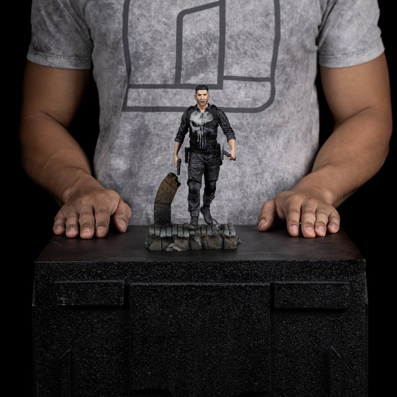 Alt View 3. Iron Studios - Daredevil: Born Again - Art Scale 1/10 - Punisher Statue   - COLLECTIBLES - Multicolor.