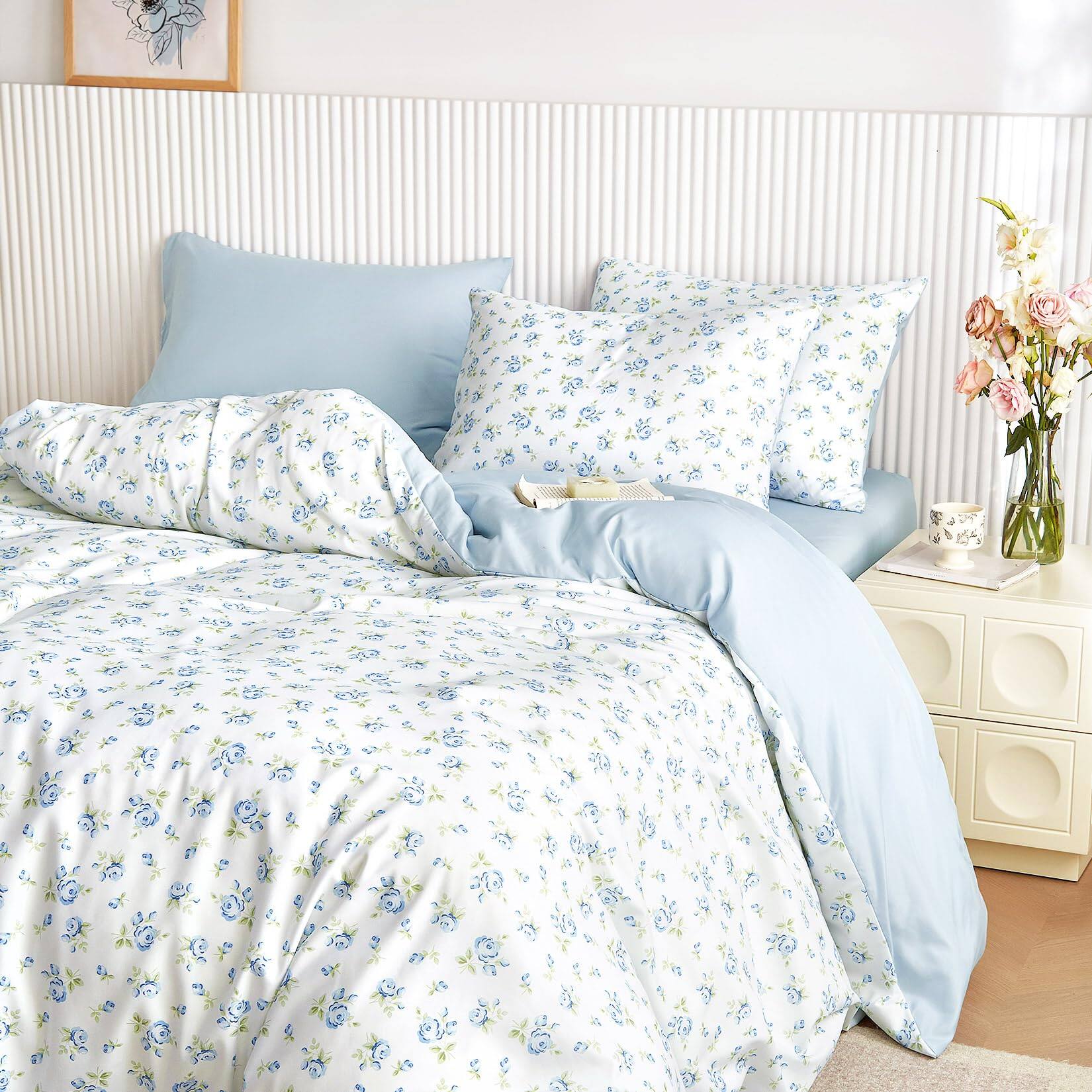 Front. Comfort Essence - Floral Comforter Set Coquette Cottagecore Aesthetic Flower Shabby Chic Pattern For Women Teen Soft - White Blue-Queen.