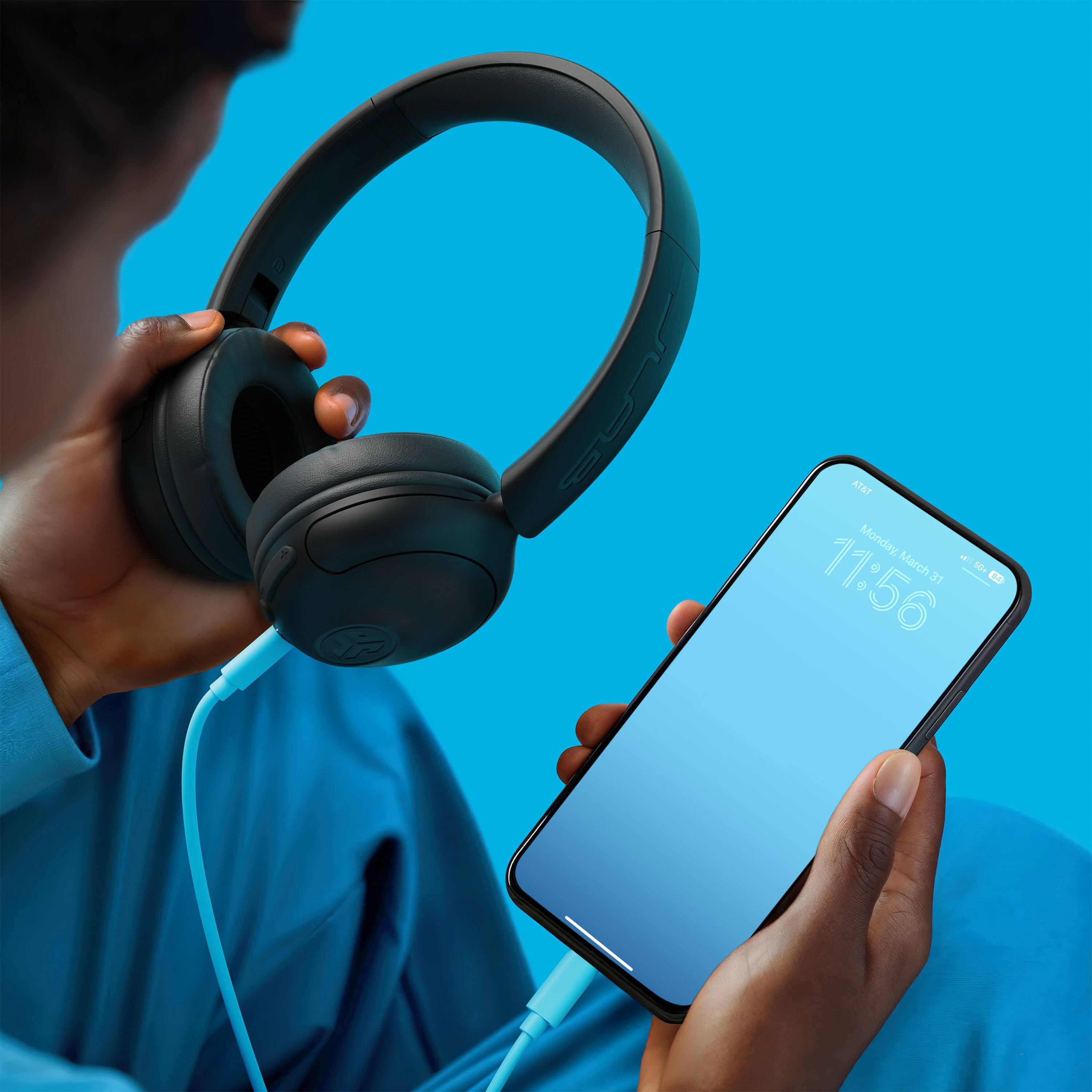 AT&T  
Monday, March 10  
11:56  
37°