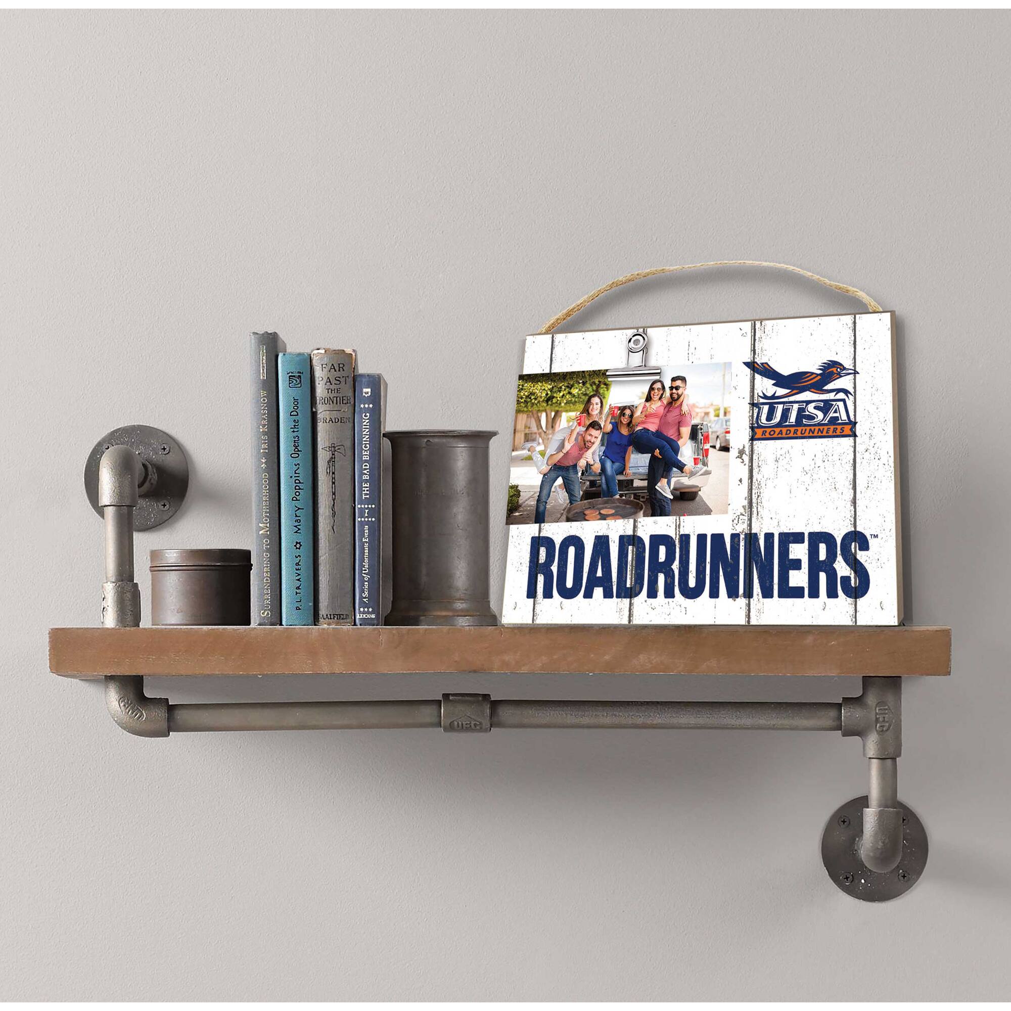 MEREX E t YHERSO 1 SUKRENDERING AR AST THE D HNTIER Door RADE the Opesst BECINNINO OVE Poppina THE Mary 1 I D P.LTRAVEAS Aloifo  I UTSA ROADRUNNERS ROADRUNNERS TBC