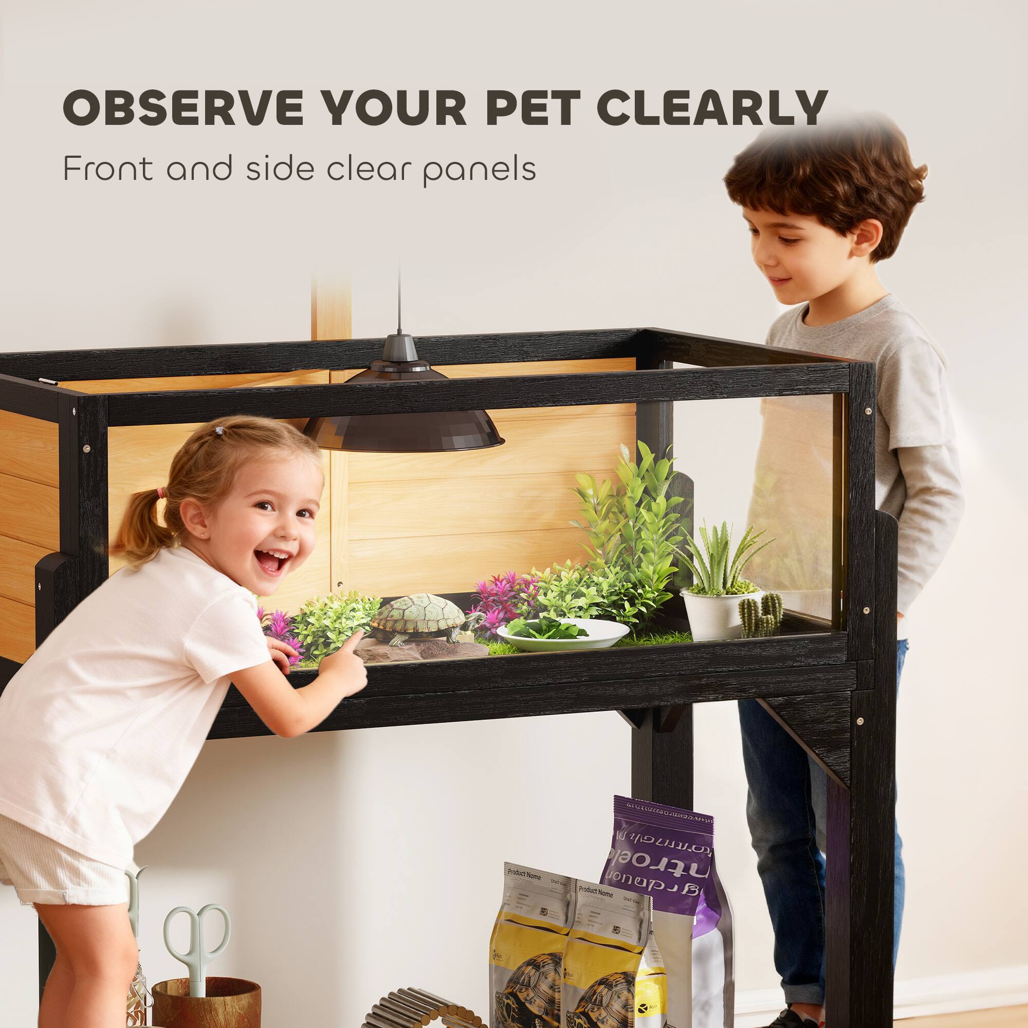 OBSERVE YOUR PET CLEARLY  
Front and side clear panels