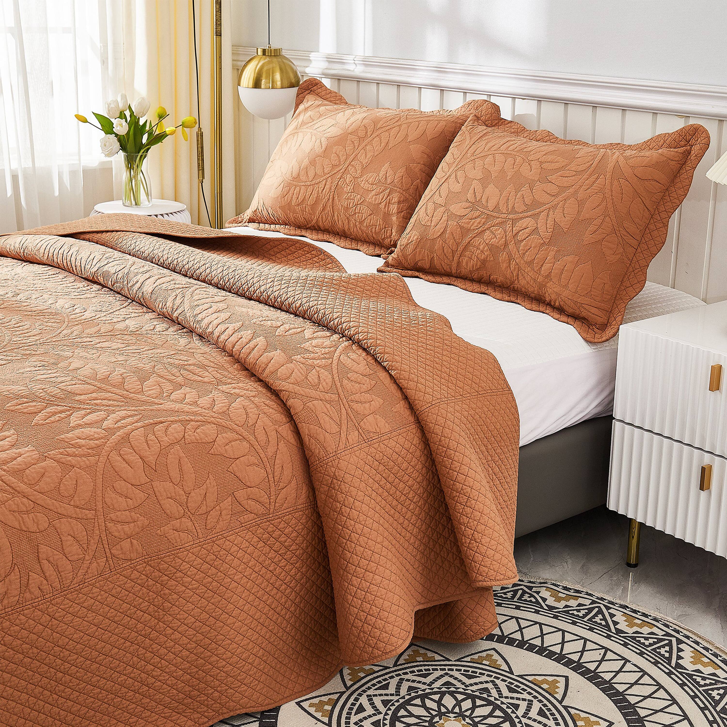 Left. MarCielo - Marcielo 2/3 Piece 100% Cotton Oversized Bedspread Lightweight Quilt Set - Royal Organge.