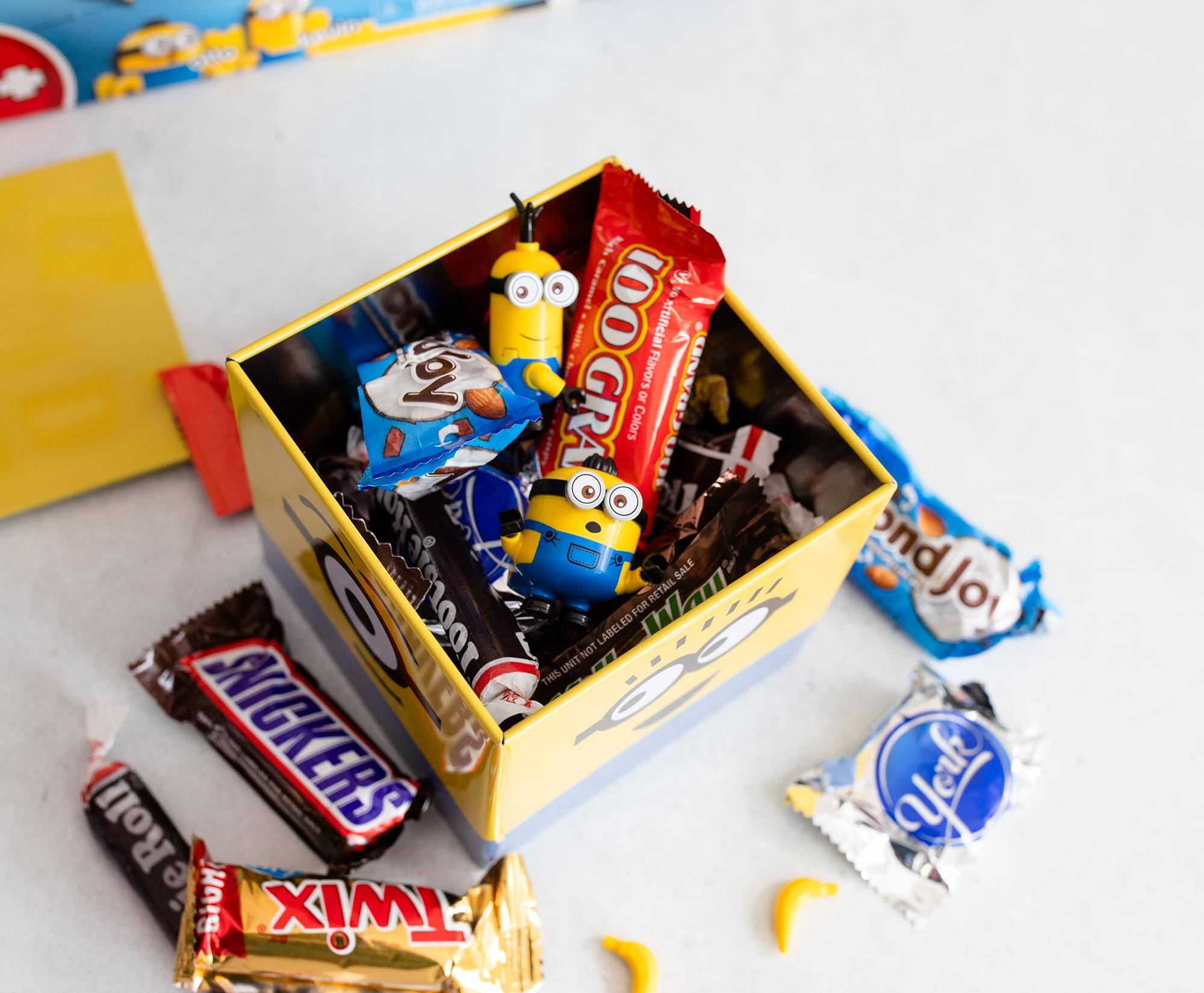 Caramel S 100 E AL artificial JOY Flavors CD AND or GRA Colors P UT o SALE RETAIL AIL 10 or LABEL ED FOR Ma NOT S UNIT THIS A Roll SNICKERS e BIUH Twix and Jo Yerk

Corrected text:
Caramel S 100% E AL artificial JOY Flavors CD AND GRA Colors P UT o SALE RETAIL AIL 10 or LABEL ED FOR Ma NOT S UNIT THIS A Roll SNICKERS e BIUH Twix and Jo Yerk