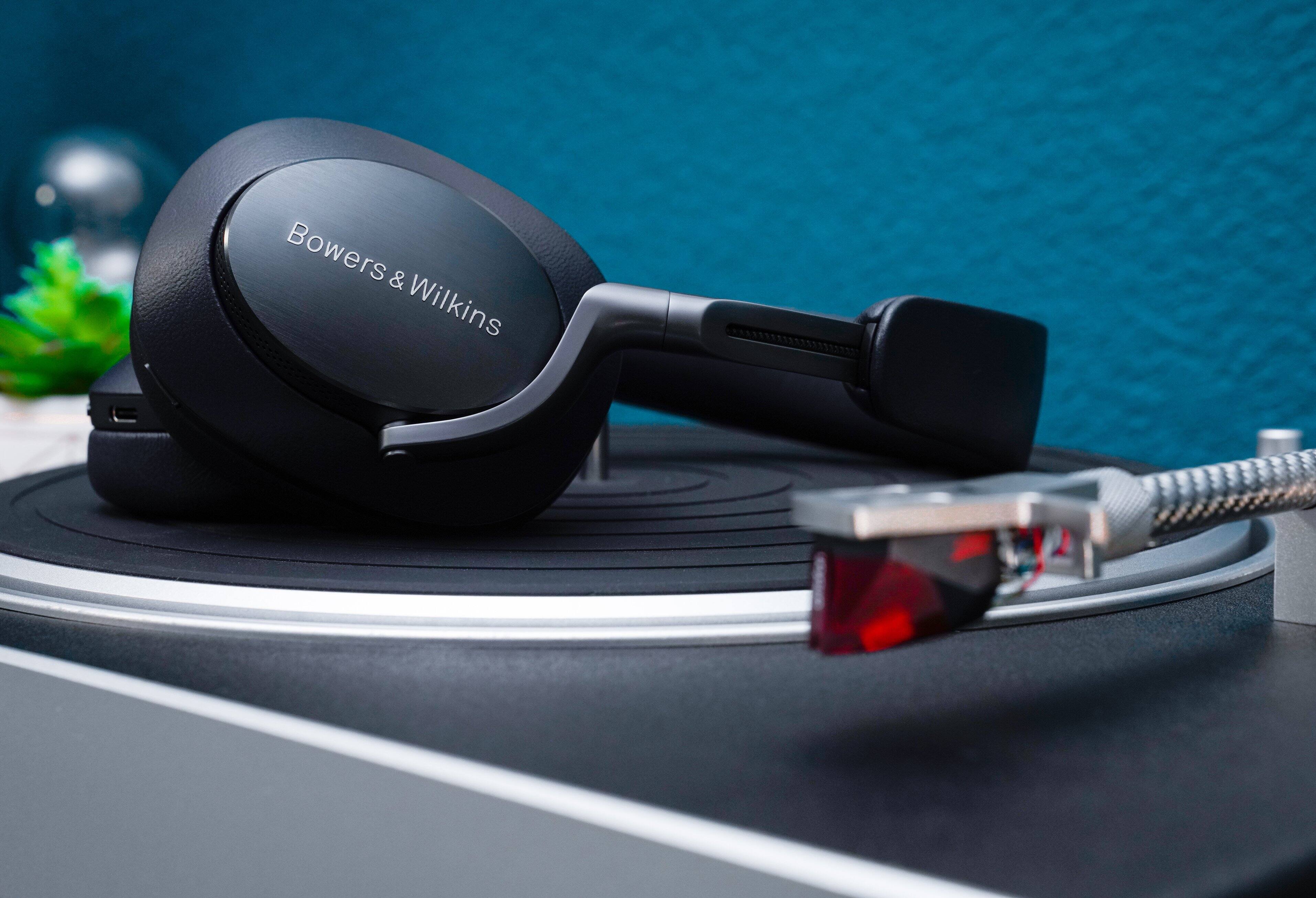 Alt View 21. Victrola - Carbon Hi-Res Turntable - Black/Silver.