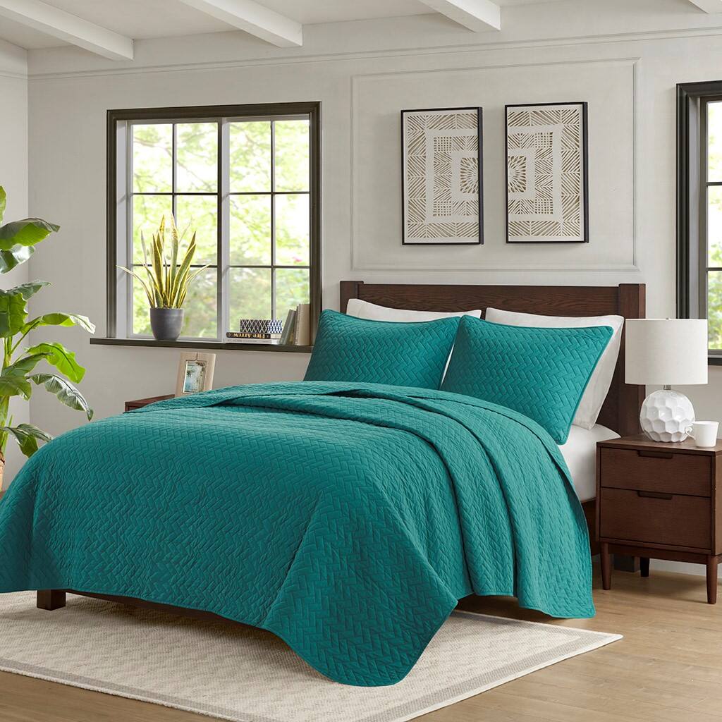Alt View 1. Gracie Mills - Gracie Mills Ria Solid Oversized Herringbone Quilt Set - Peacock.