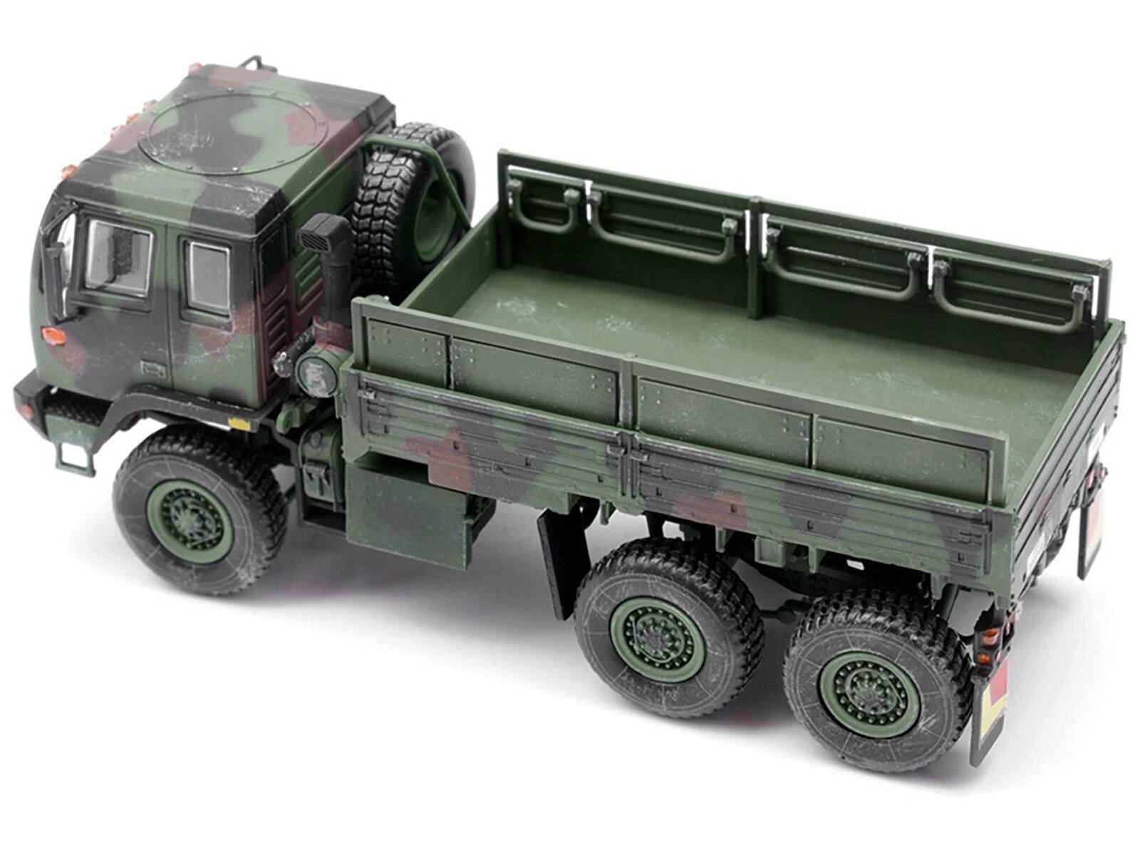 Back. Panzerkampf - M1083 MTV (Medium Tactical Vehicle) Standard Cargo Truck NATO Camouflage "US Army" "Armor Premium" Series 1/72 - Camouflage.
