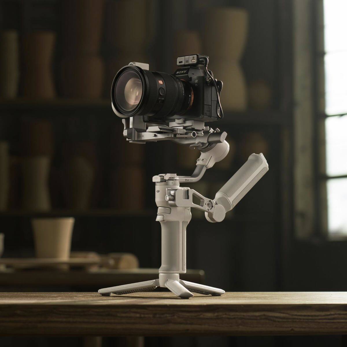Alt View 6. DJI - DJI RS 4 Mini Combo Gimbal Stabilizer.
