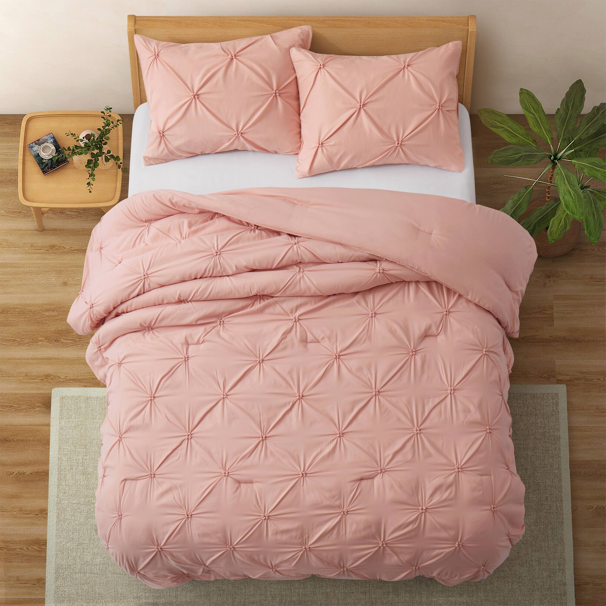 Angle. Nest - Peace Nest 3 Pieces Pinch Pintuck Comforter Set Bedding Set for All Season - Pink.