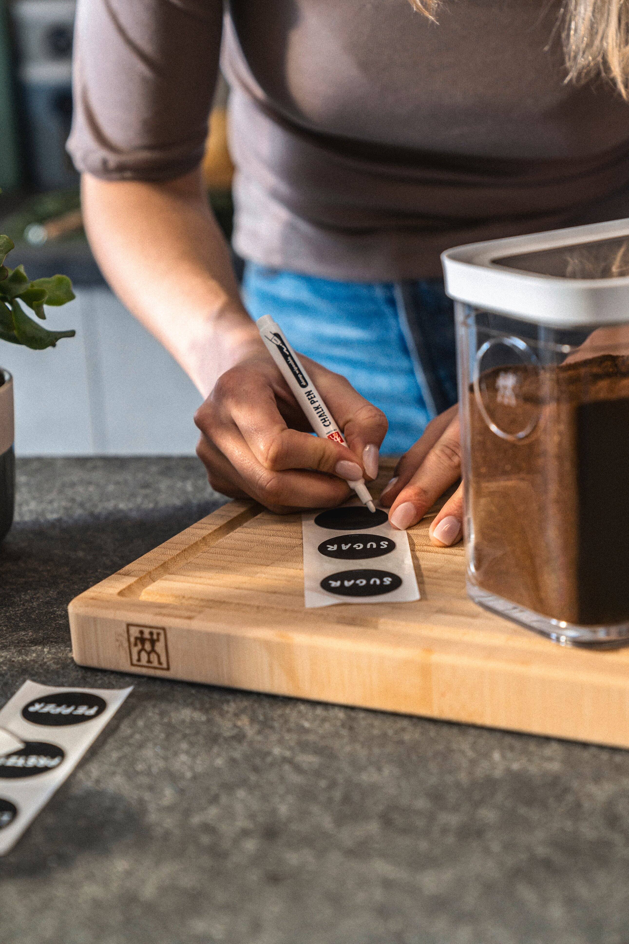 1 PEN  
CHALK  
4 SUGAR  
SUGAR  
PEPPER