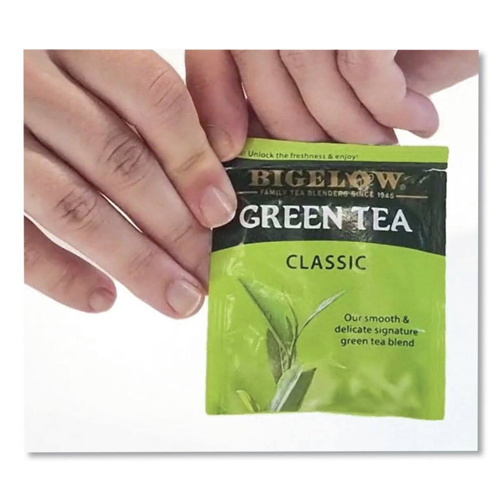 Unlock the freshness & enjoy!  
BIGELOW FAMILY TEA BLENDERS SINCE 1945  
GREEN TEA CLASSIC  
Our smooth & delicate signature green tea blend