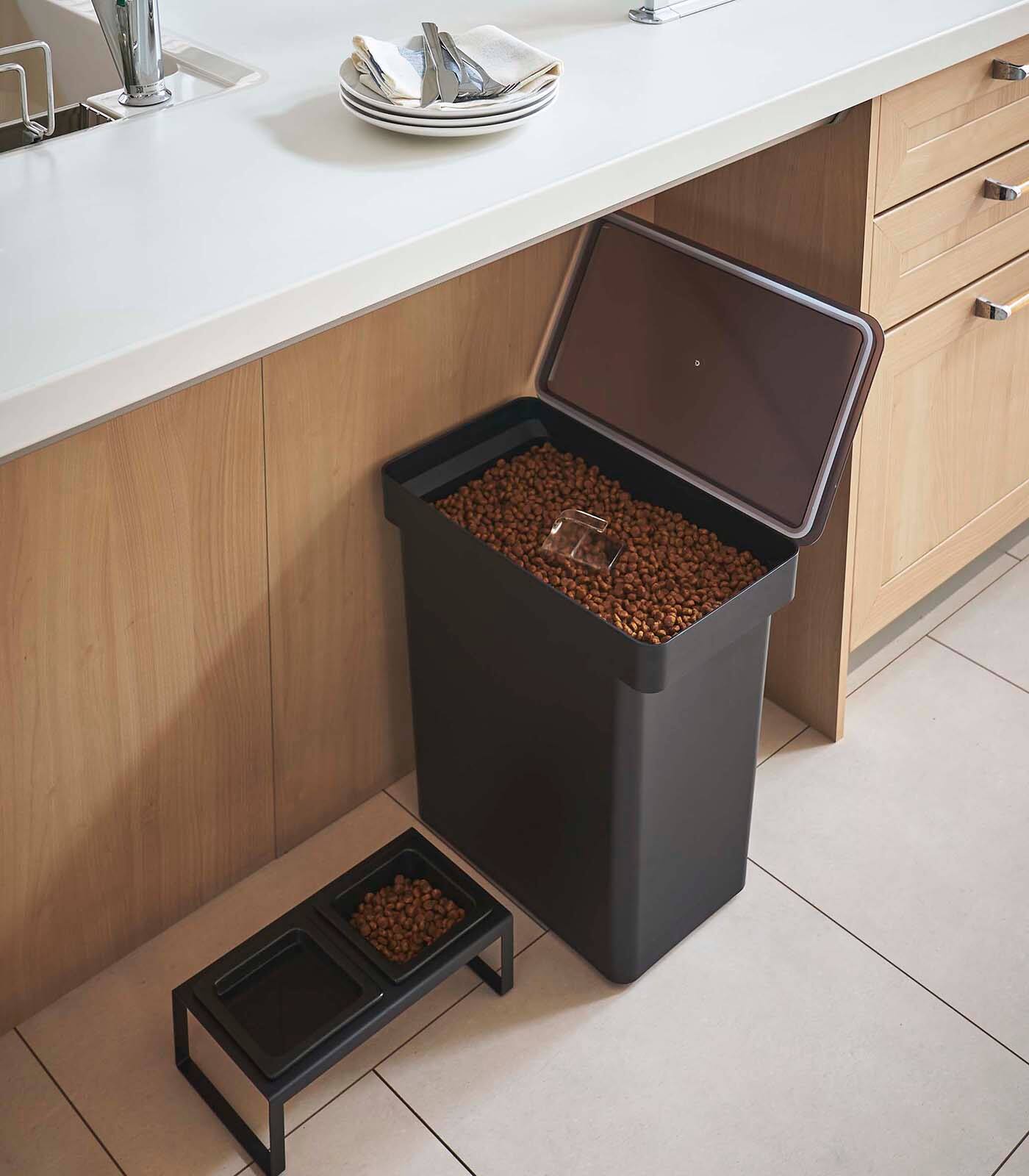Angle. Yamazaki Home - Rolling Airtight Pet Food Container (25 lbs.) - Black - Black.