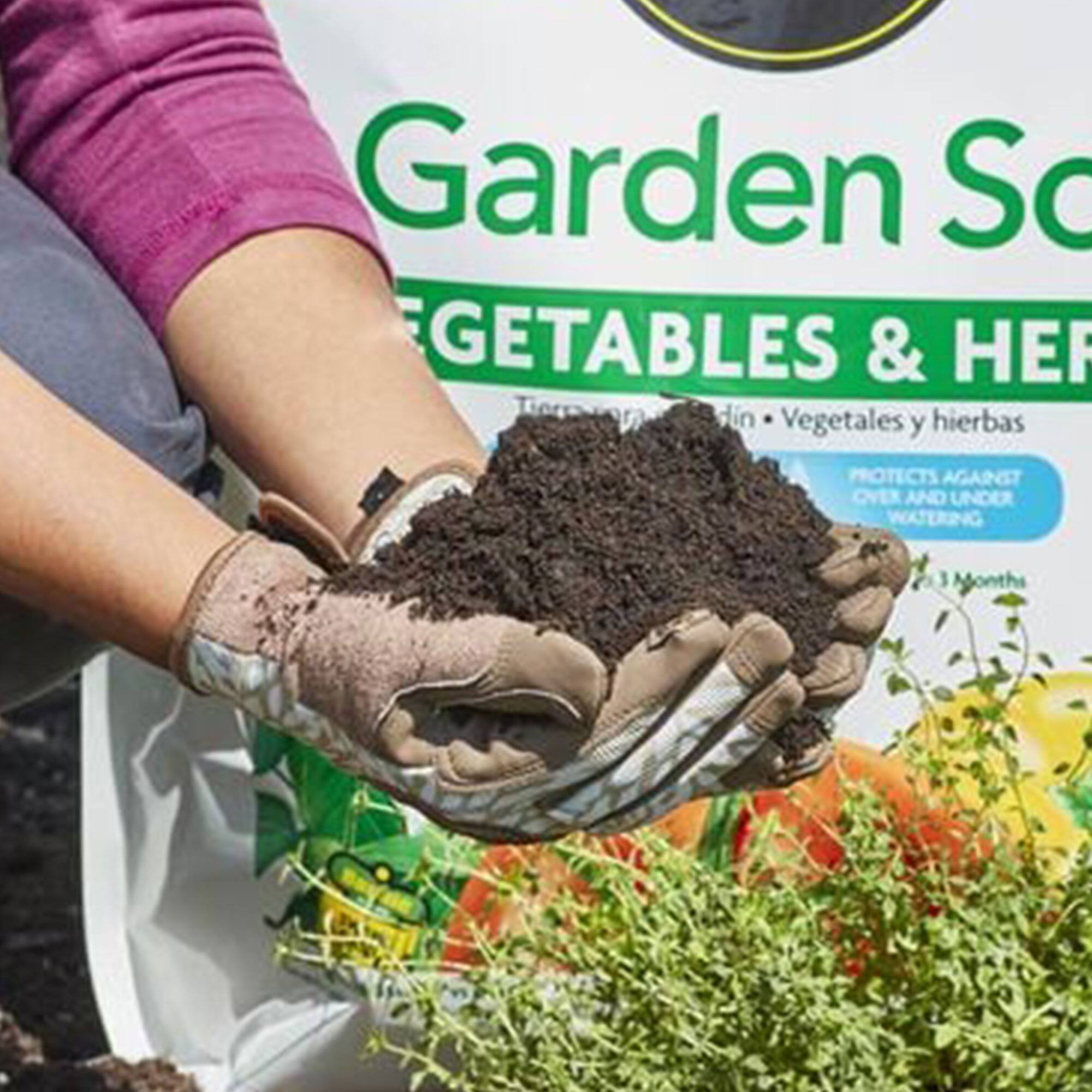 Garden Soil for Vegetables & Herbs  
Tierra para Vegetales y hierbas  
Protects Against Over and Under Watering  
3 Months