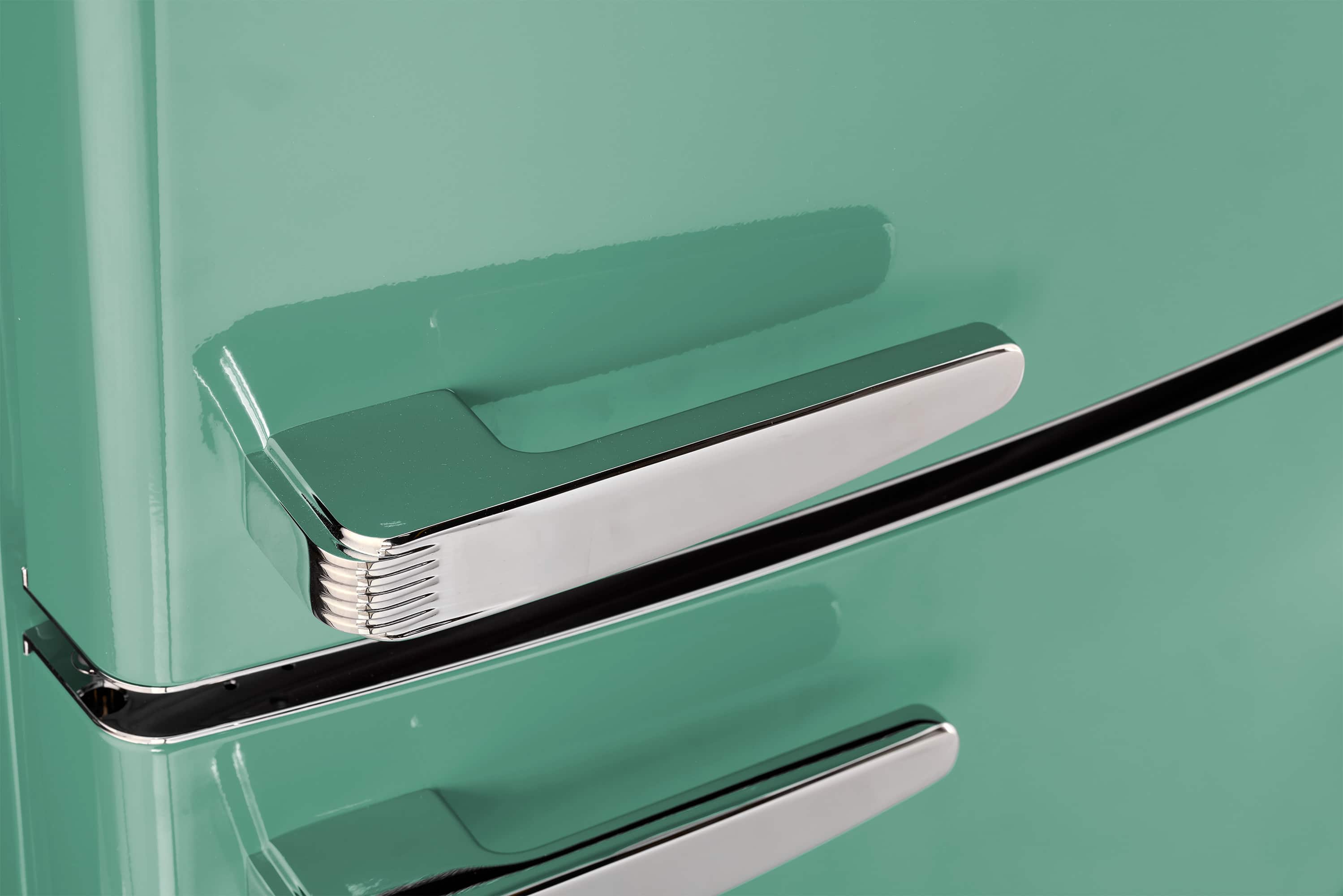 Unique Appliances Classic Retro 16.7 cu.ft Bottom Freezer Counter